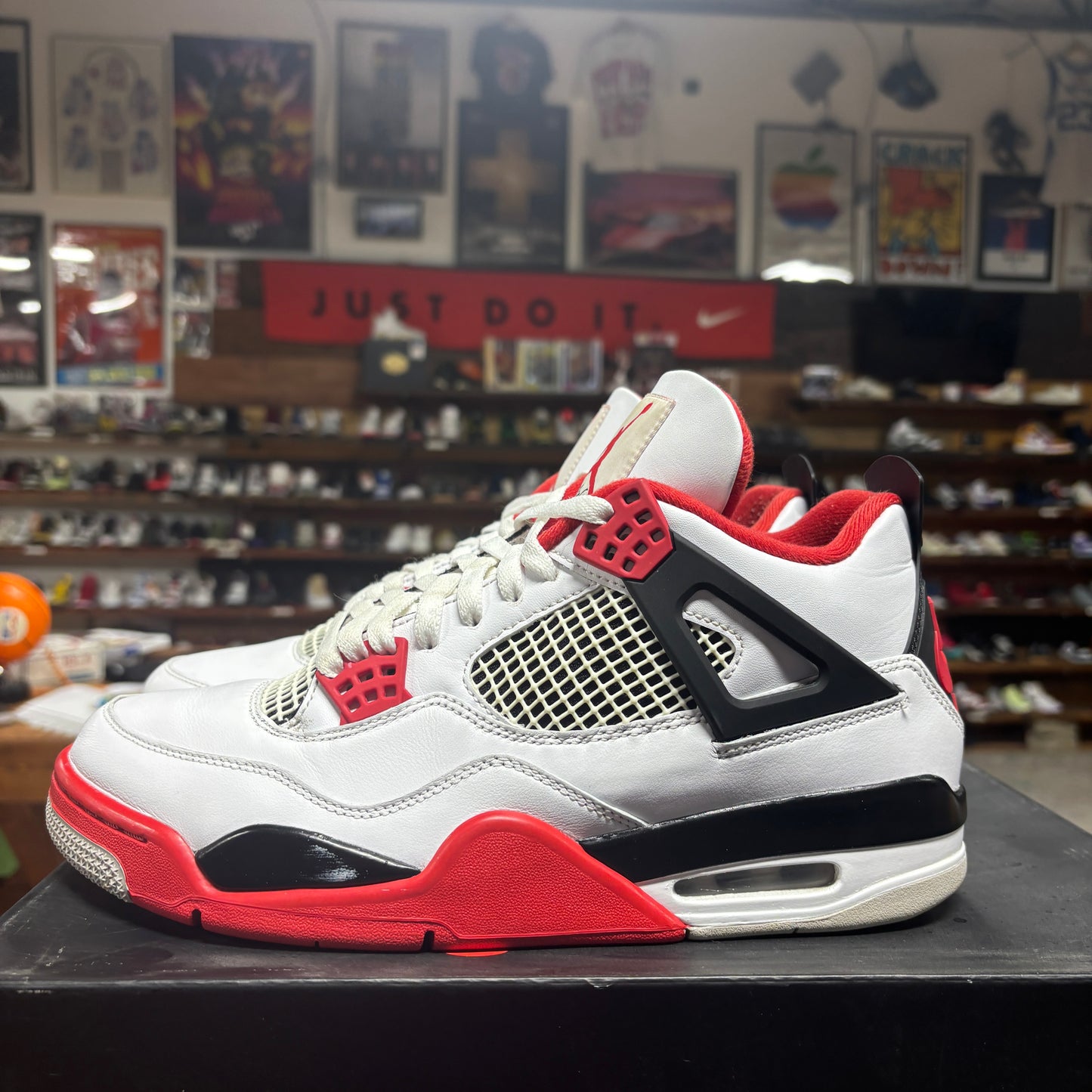 Jordan 4 'Fire Red' Size 10