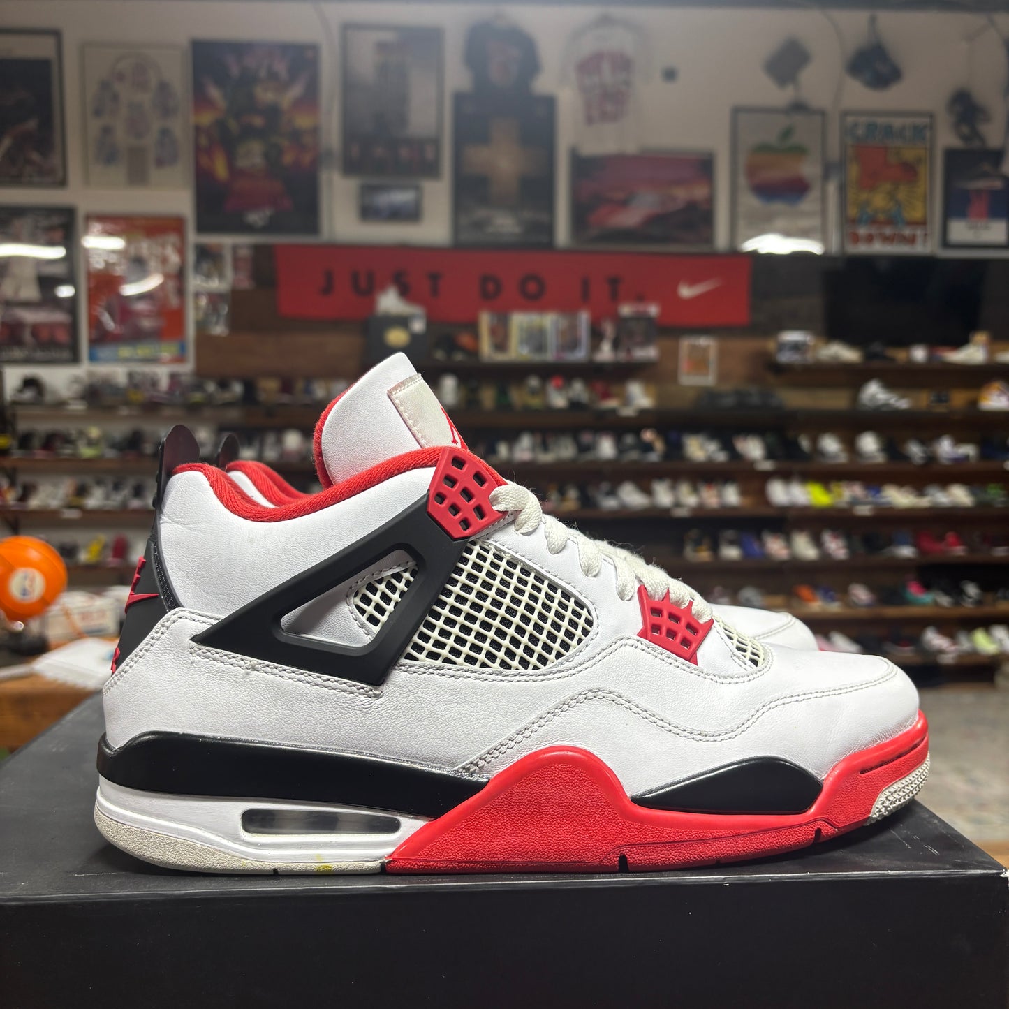 Jordan 4 'Fire Red' Size 10