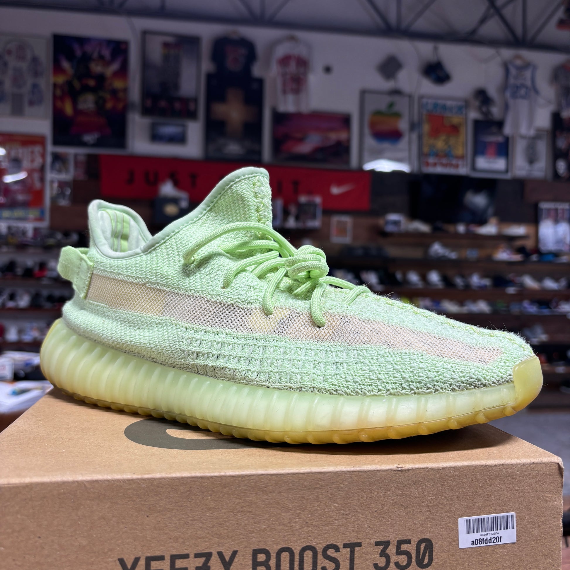 Yeezy 350 v2 'Glow' Size 9.5 the basement Yeezy 350 v2 'Glow' Size 9.5 the basement