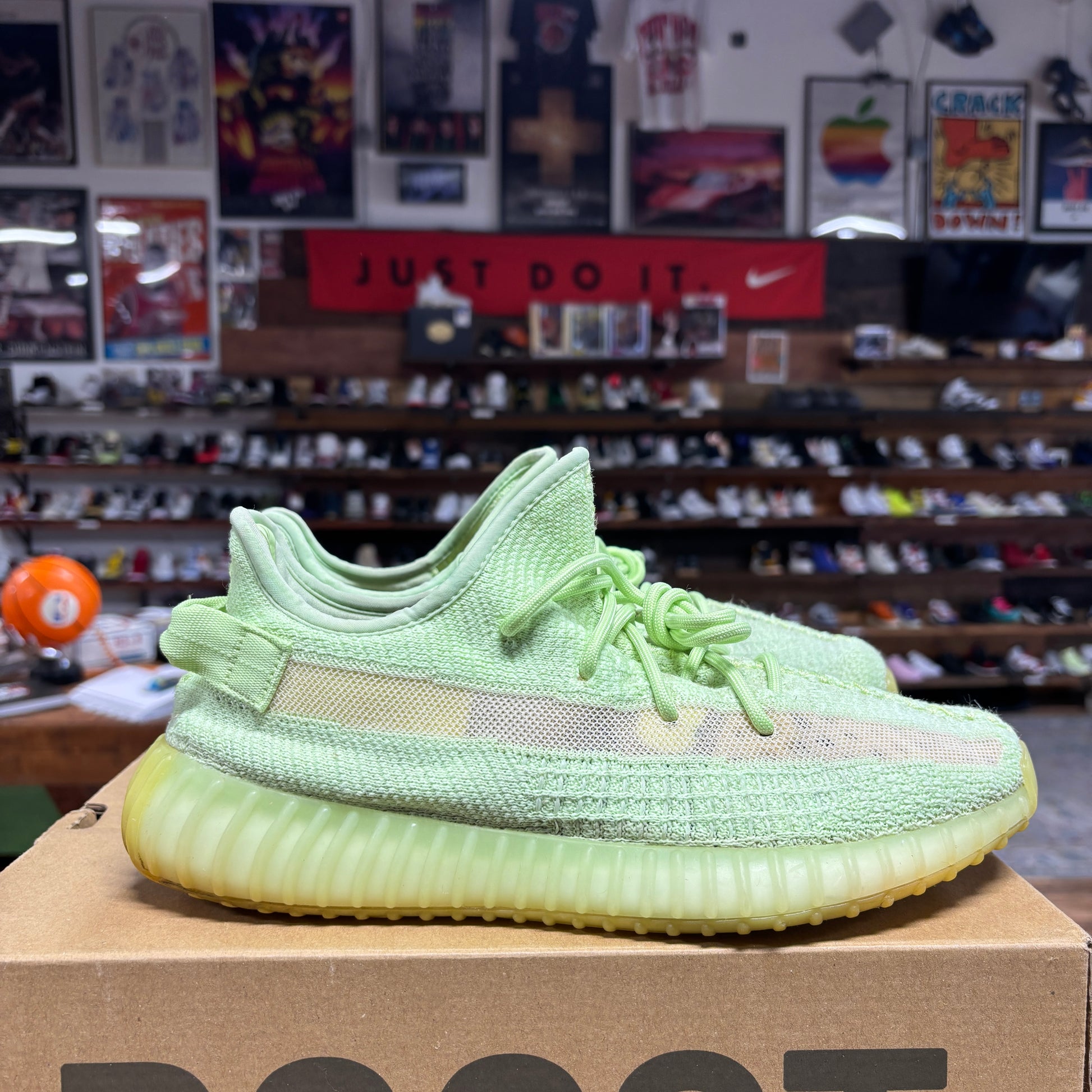 Yeezy 350 v2 'Glow' Size 9.5 the basement Yeezy 350 v2 'Glow' Size 9.5 the basement