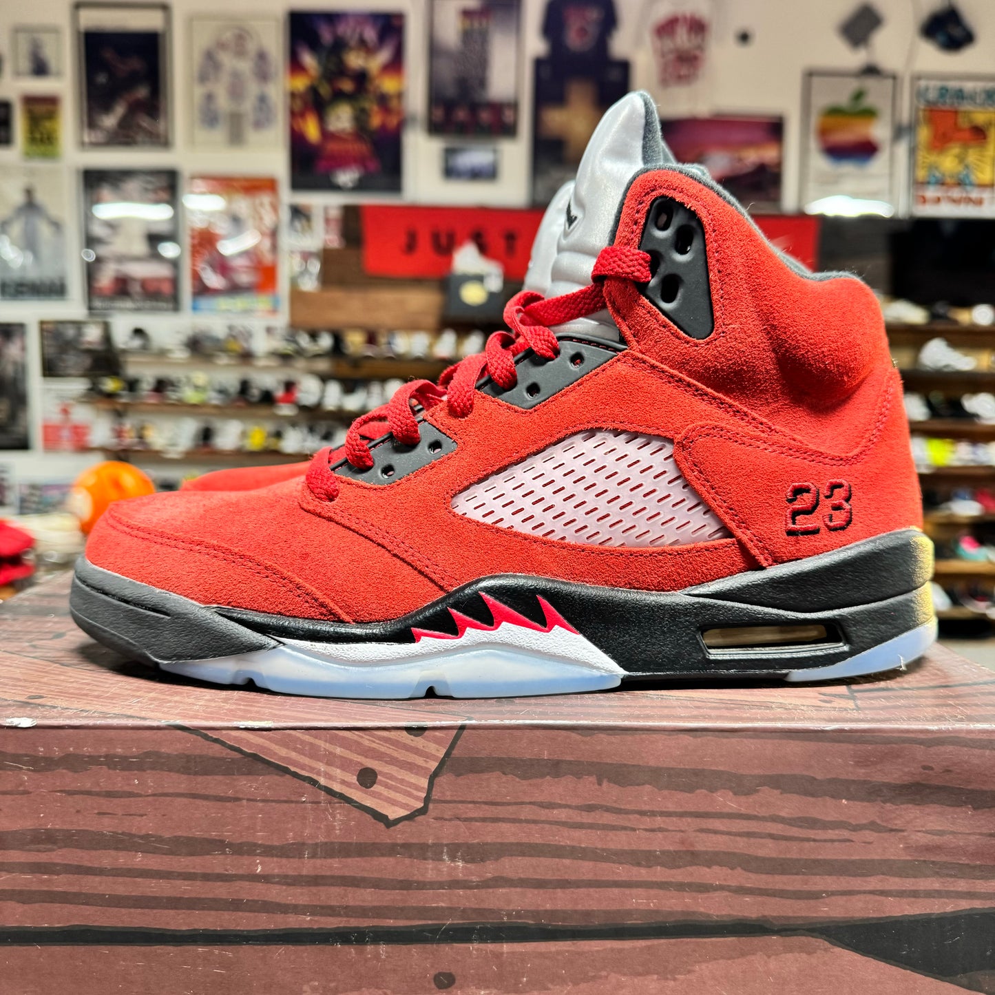 Jordan 5 'Toro Bravo' Size 8.5