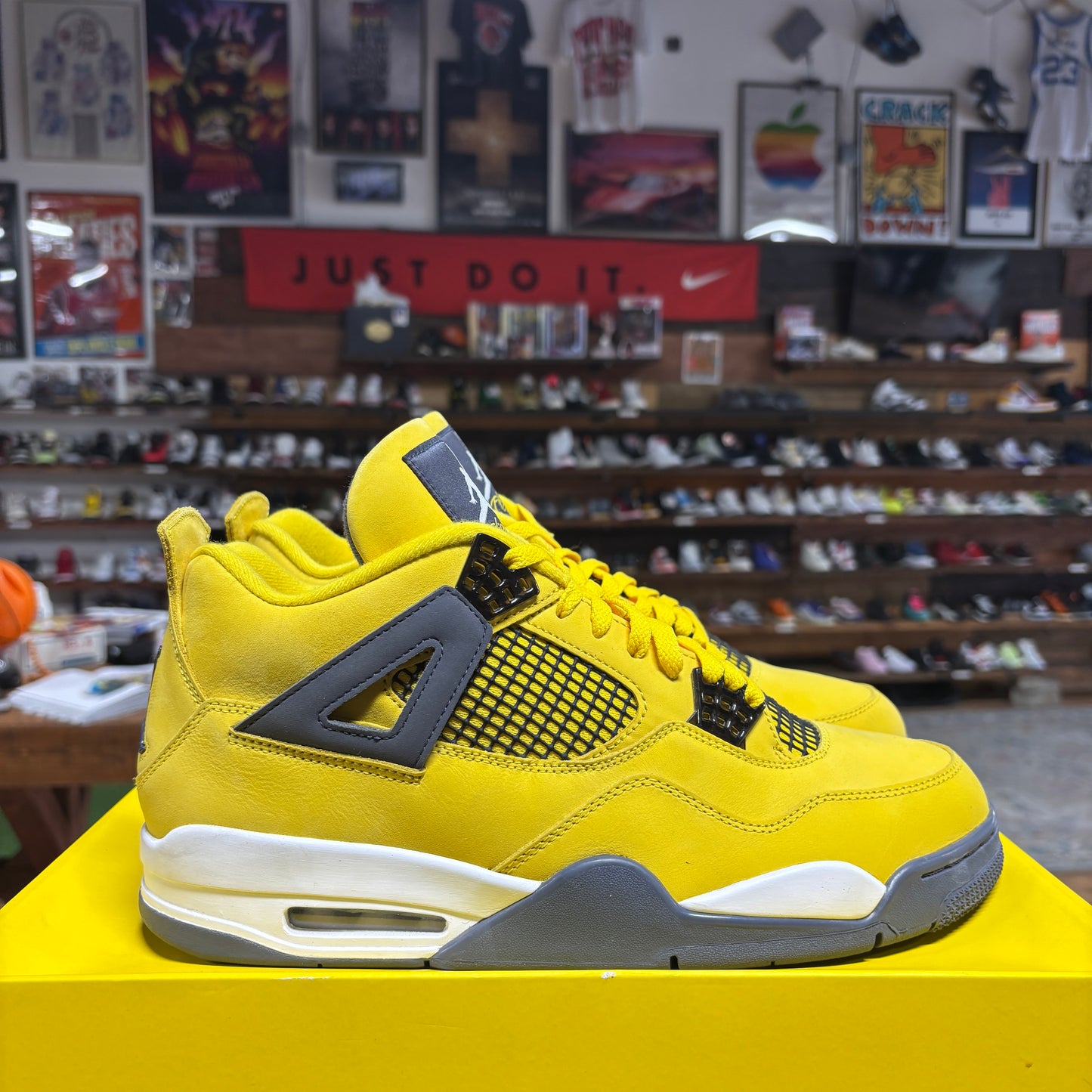 Jordan 4 'Lightning' Size 12