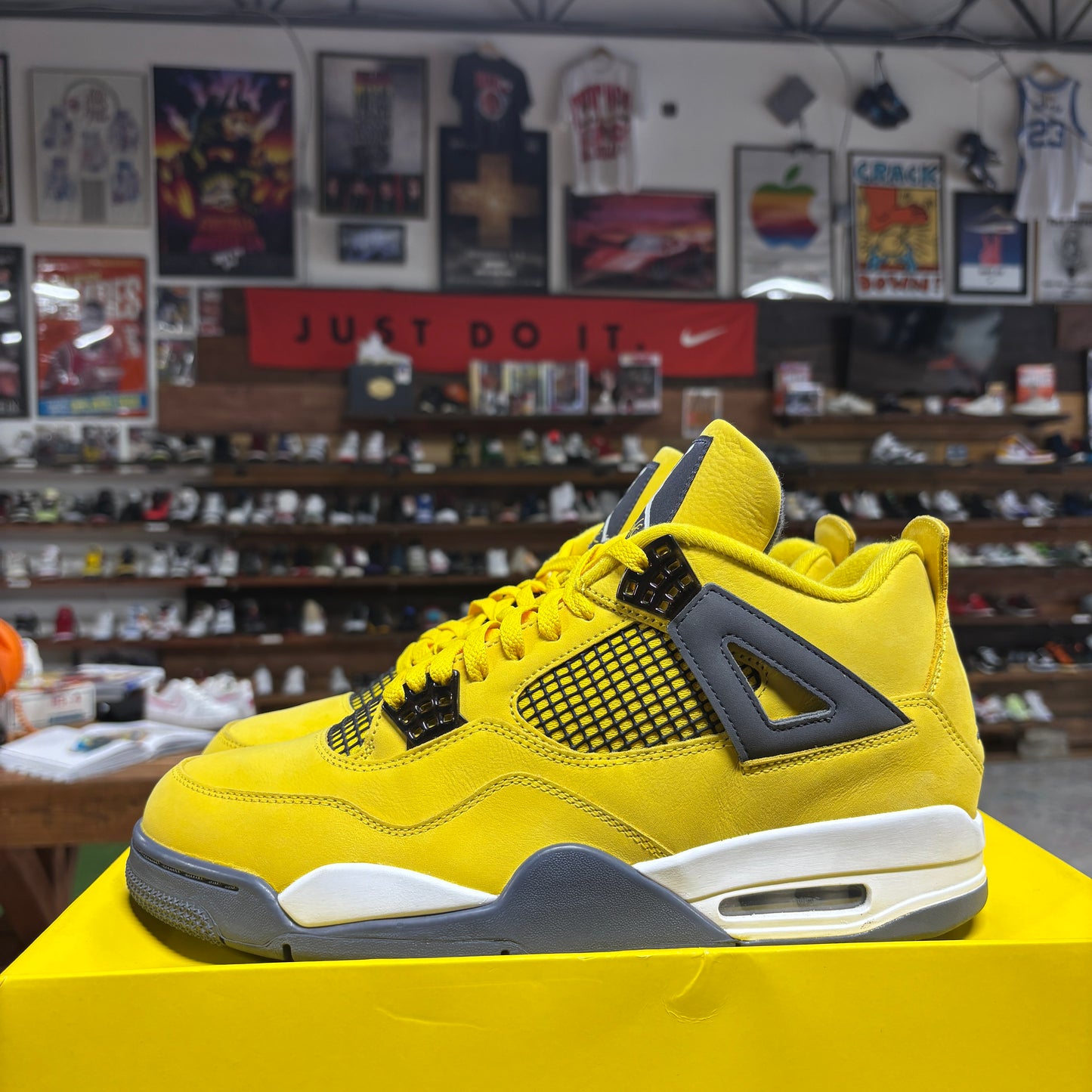 Jordan 4 'Lightning' Size 12