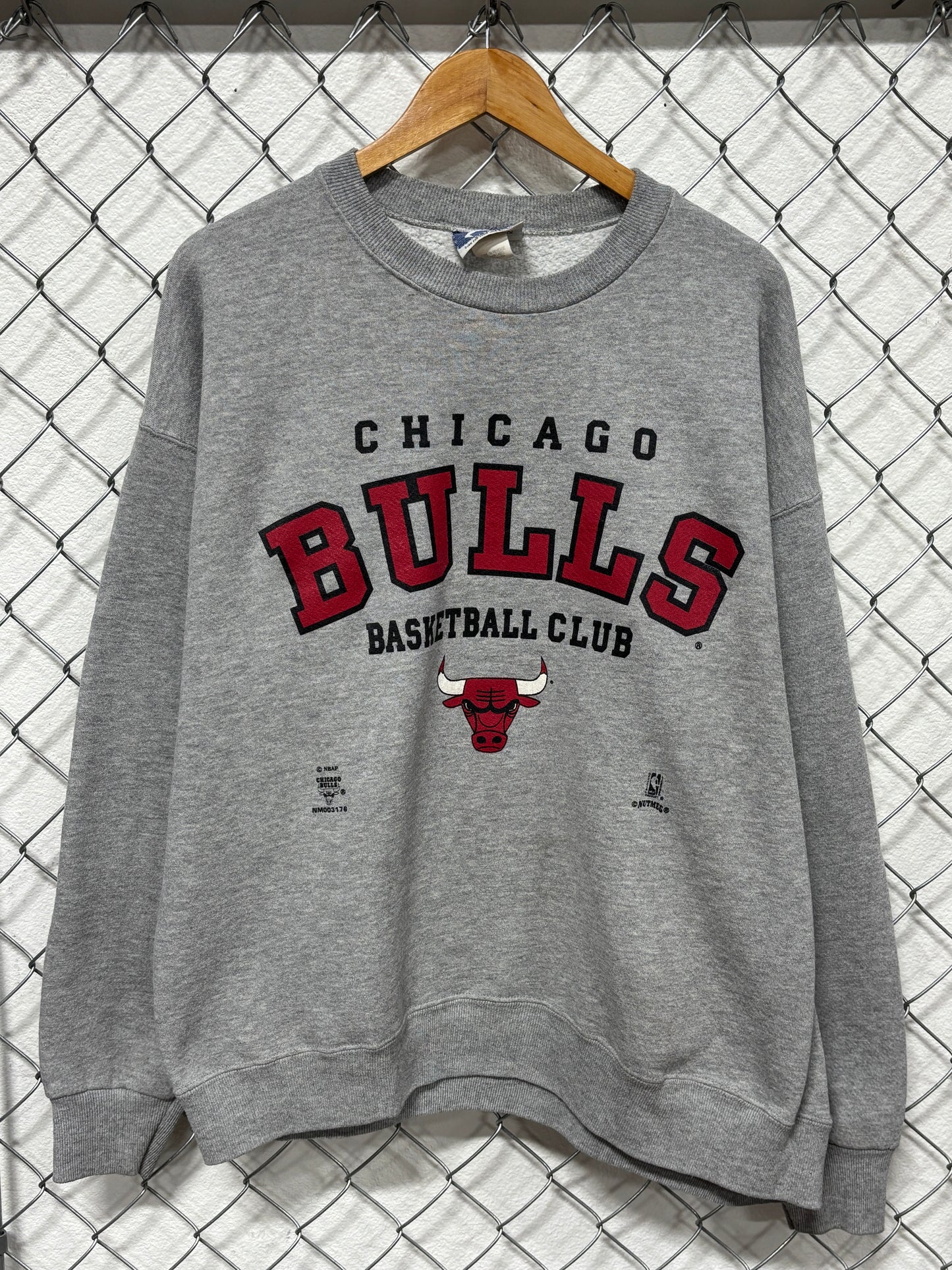 Vintage 90's Chicago Bulls Basketball Club NBA Logo Sweater Size XL