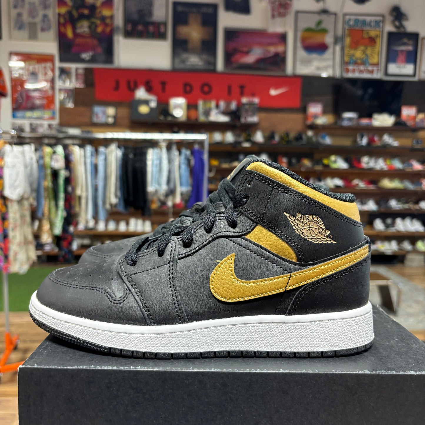Jordan 1 Mid 'Black Metallic Gold' Size 5Y