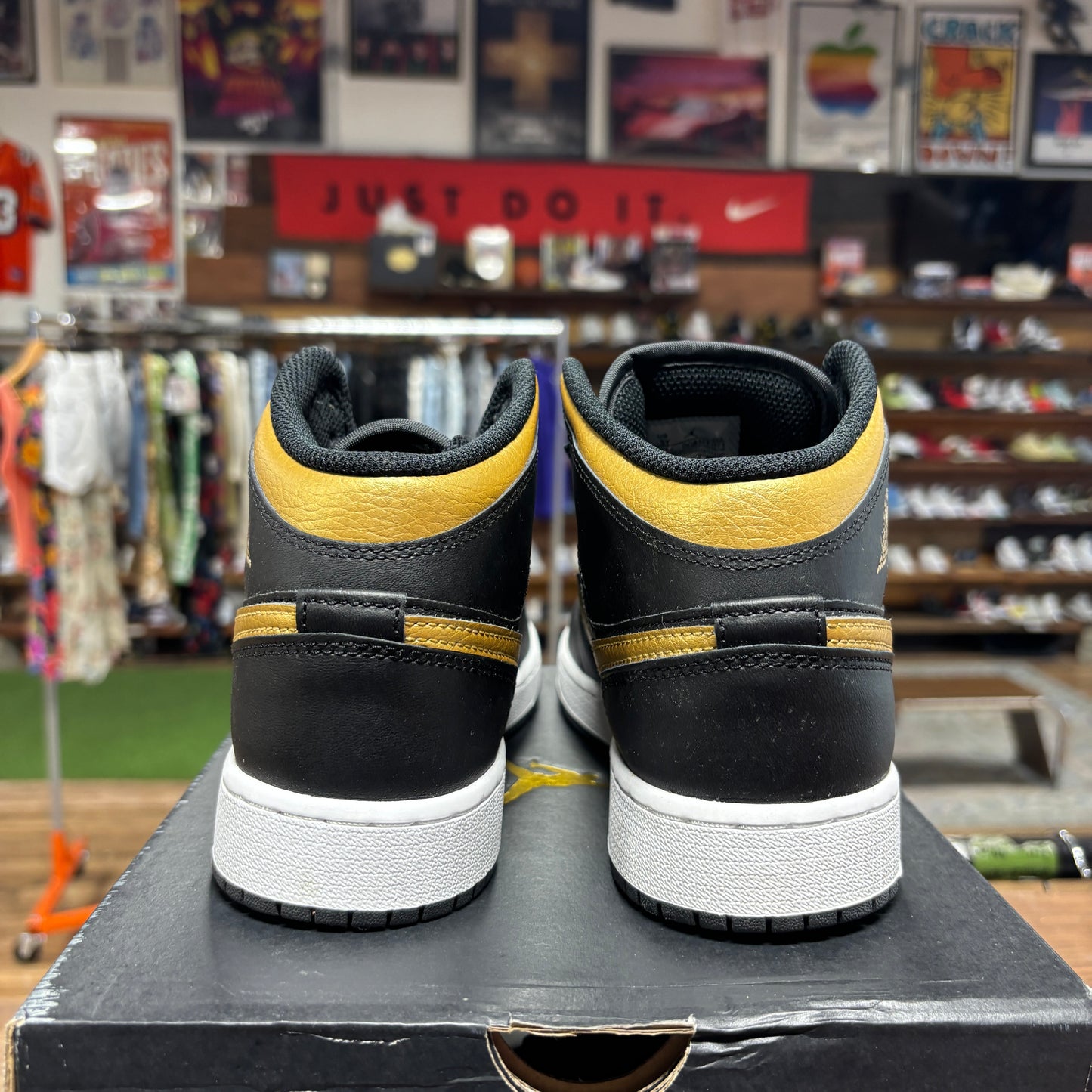 Jordan 1 Mid 'Black Metallic Gold' Size 5Y