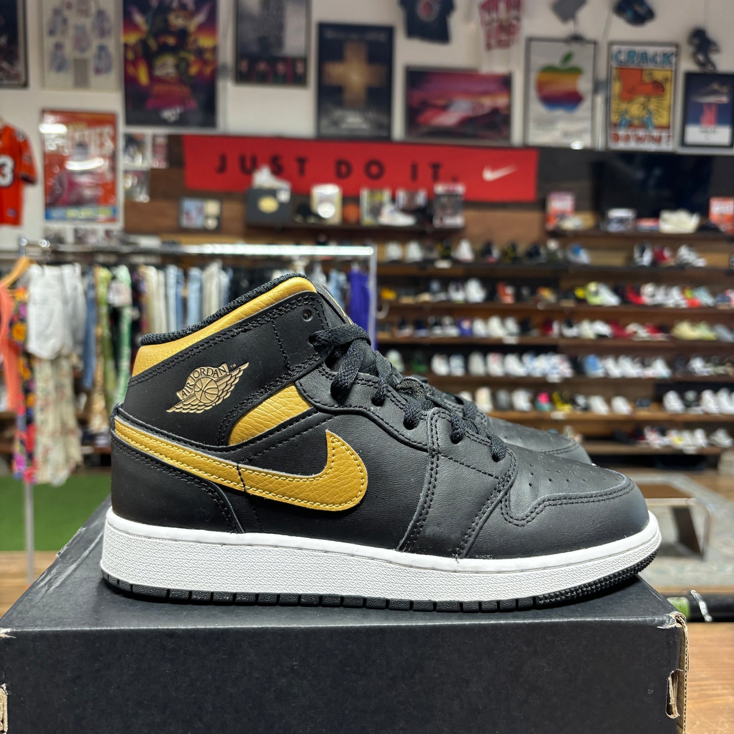 Jordan 1 Mid 'Black Metallic Gold' Size 5Y