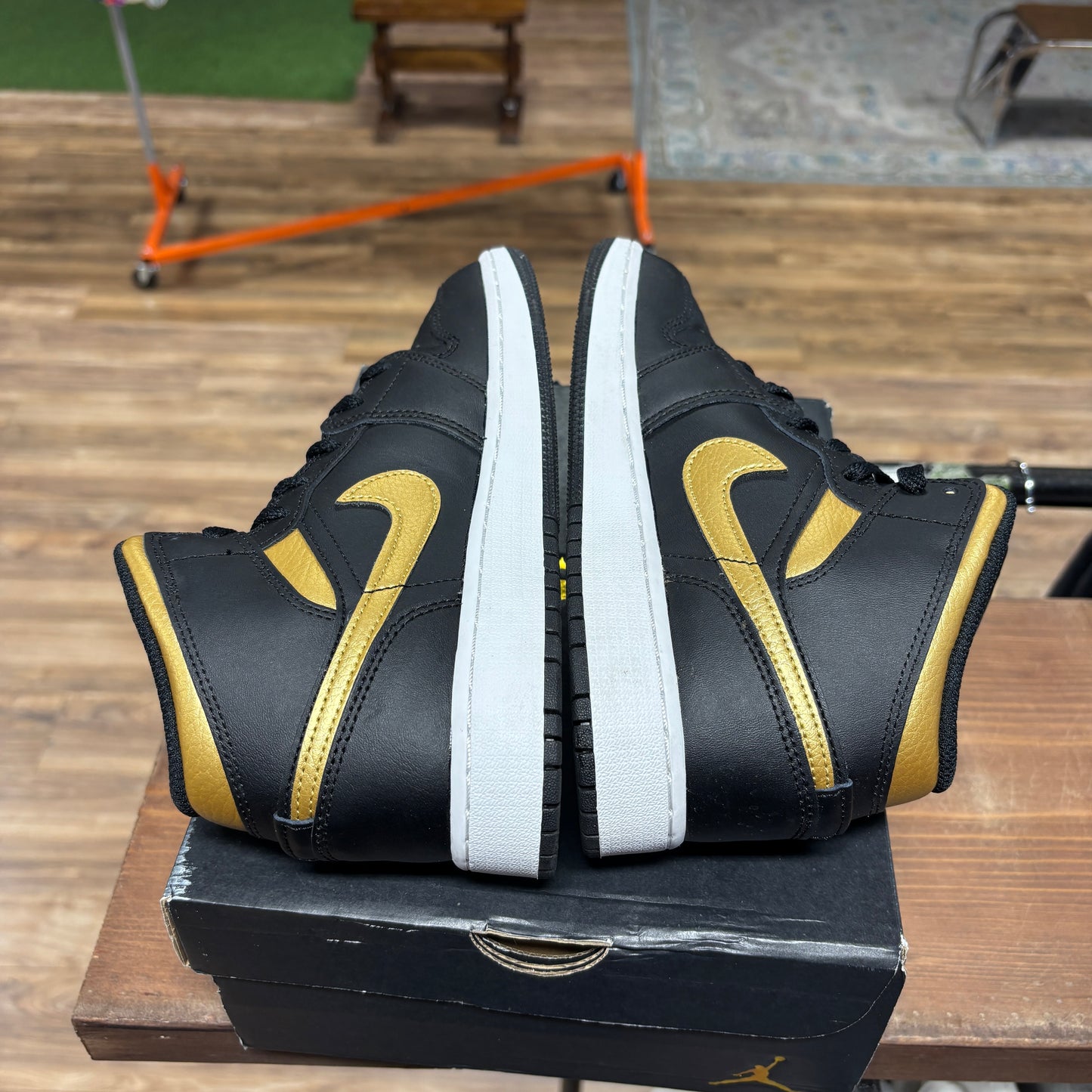 Jordan 1 Mid 'Black Metallic Gold' Size 5Y