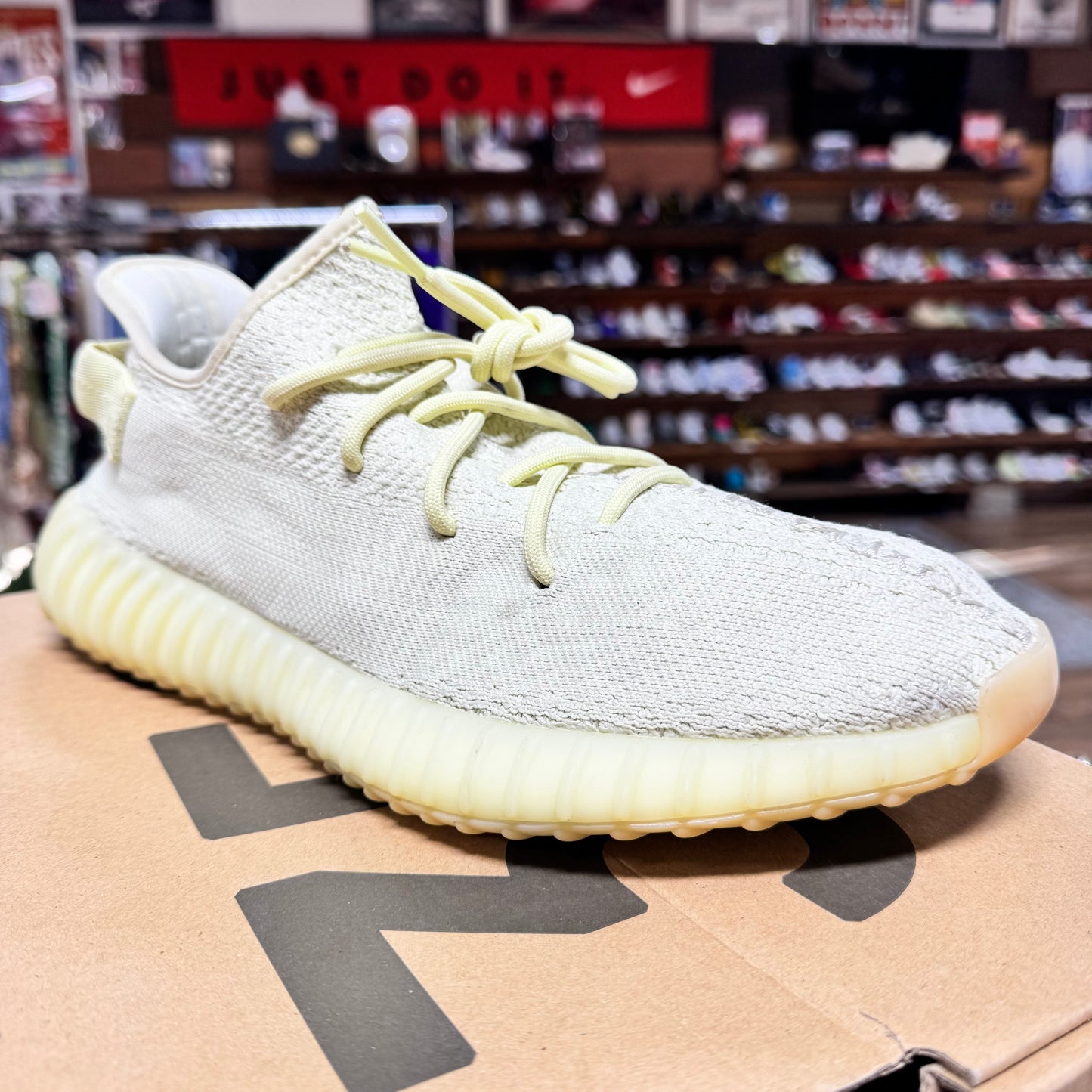 Yeezy 350 v2 'Butter' Size 9.5