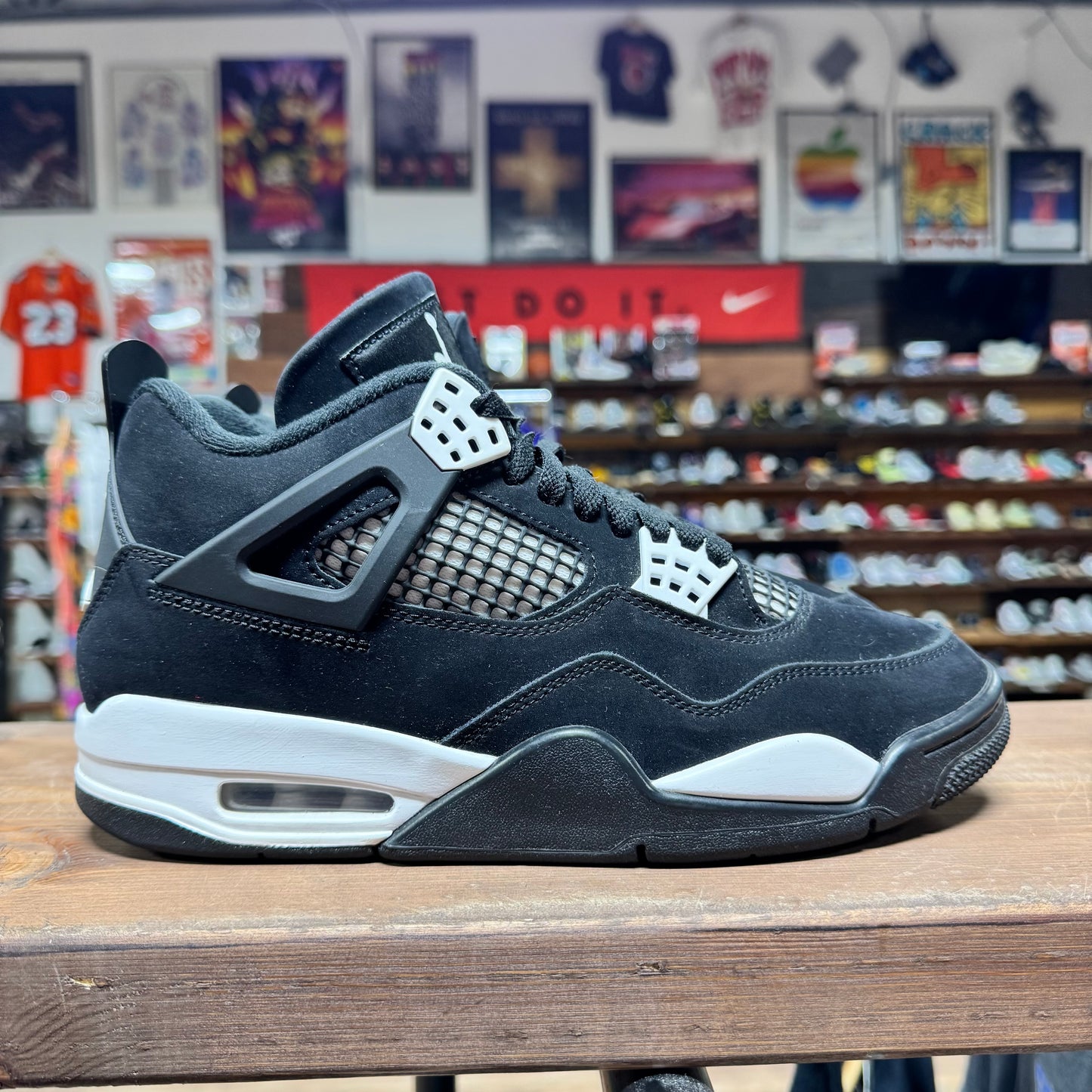 Jordan 4 'White Thunder' Size 8