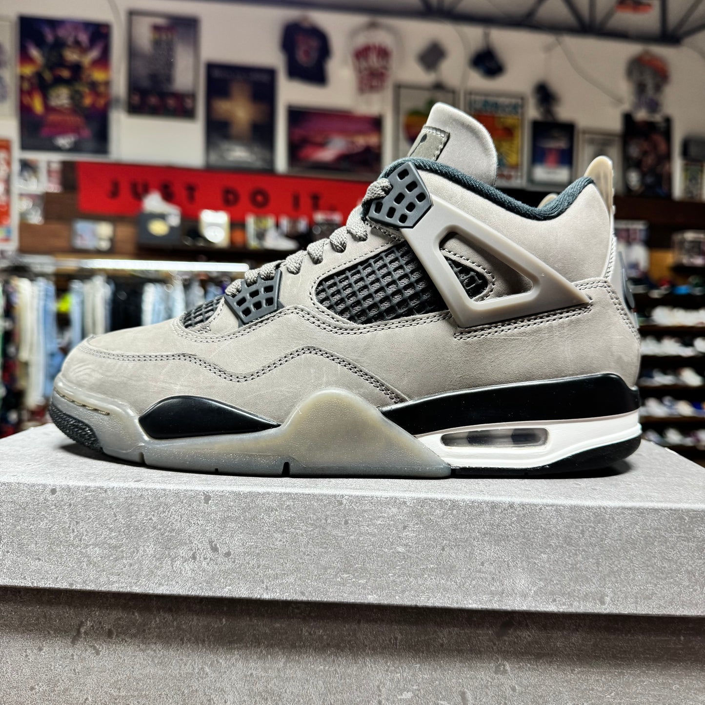 Jordan 4 'Cave Stone' Size 8