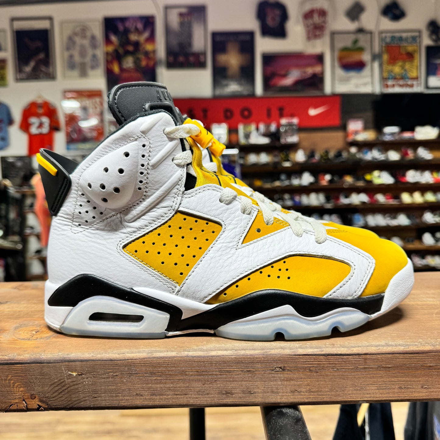 Jordan 6 'Yellow Ochre' Size 8