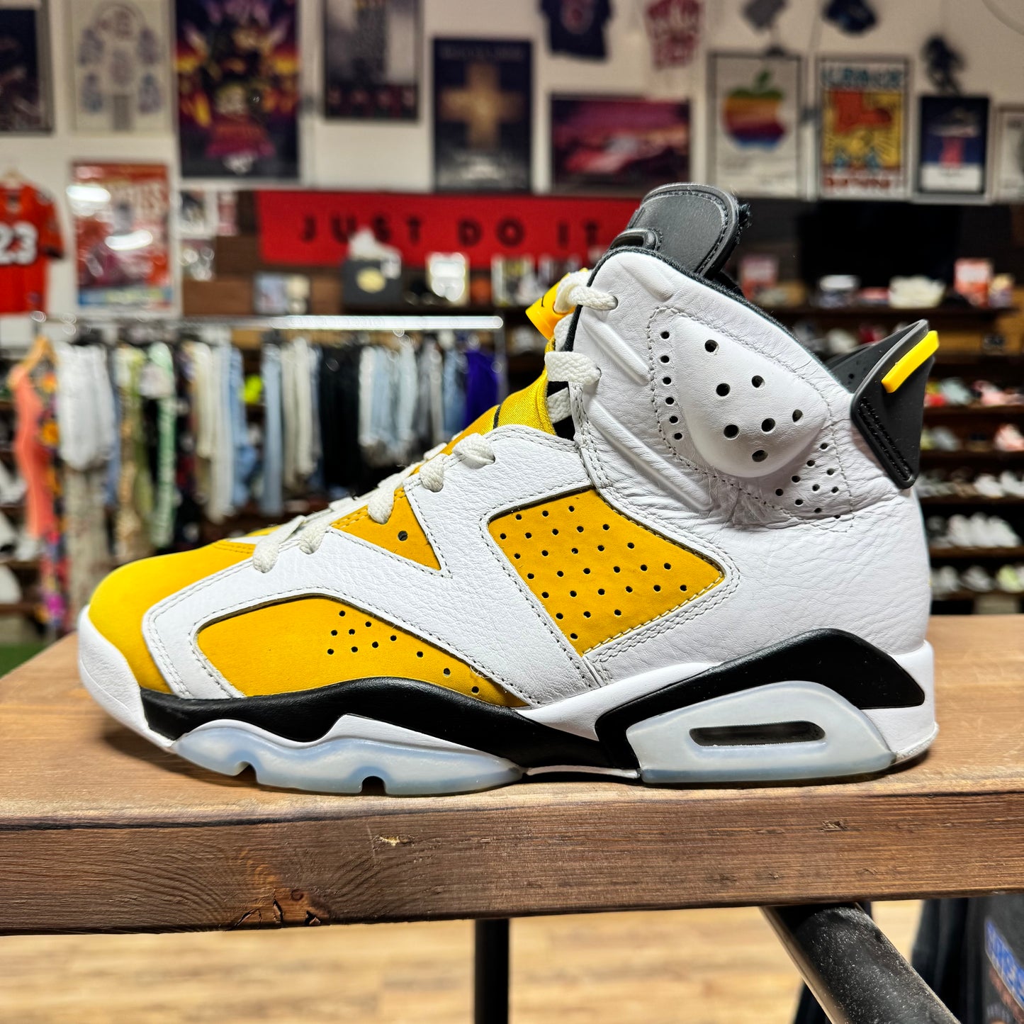 Jordan 6 'Yellow Ochre' Size 8