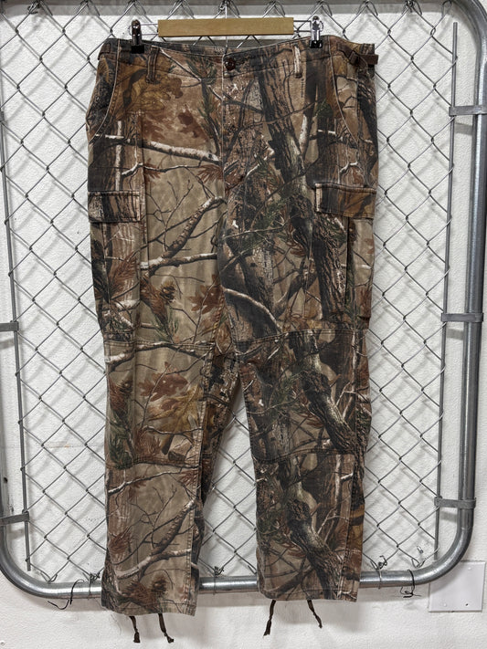 Cabela's Woodland Camo Cargo Hunting Pants Size 38x30