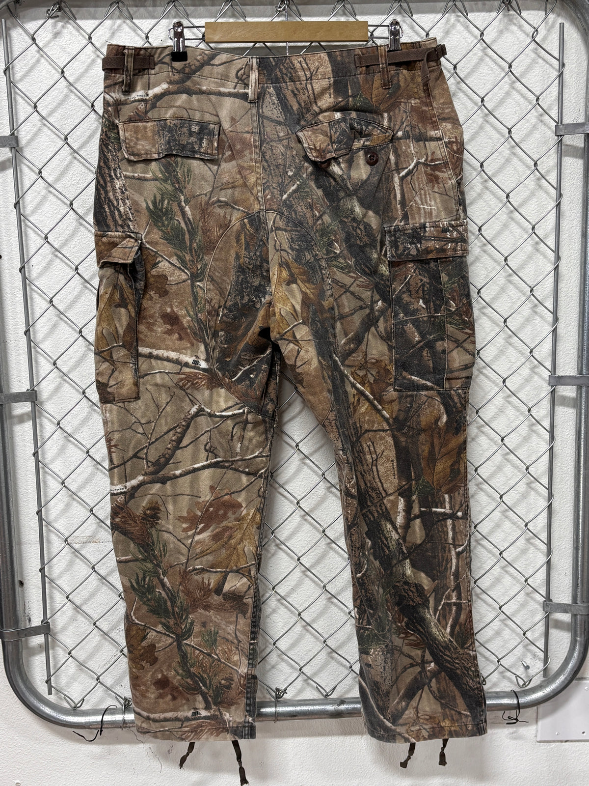 Cabela's Woodland Camo Cargo Hunting Pants Size 38x30