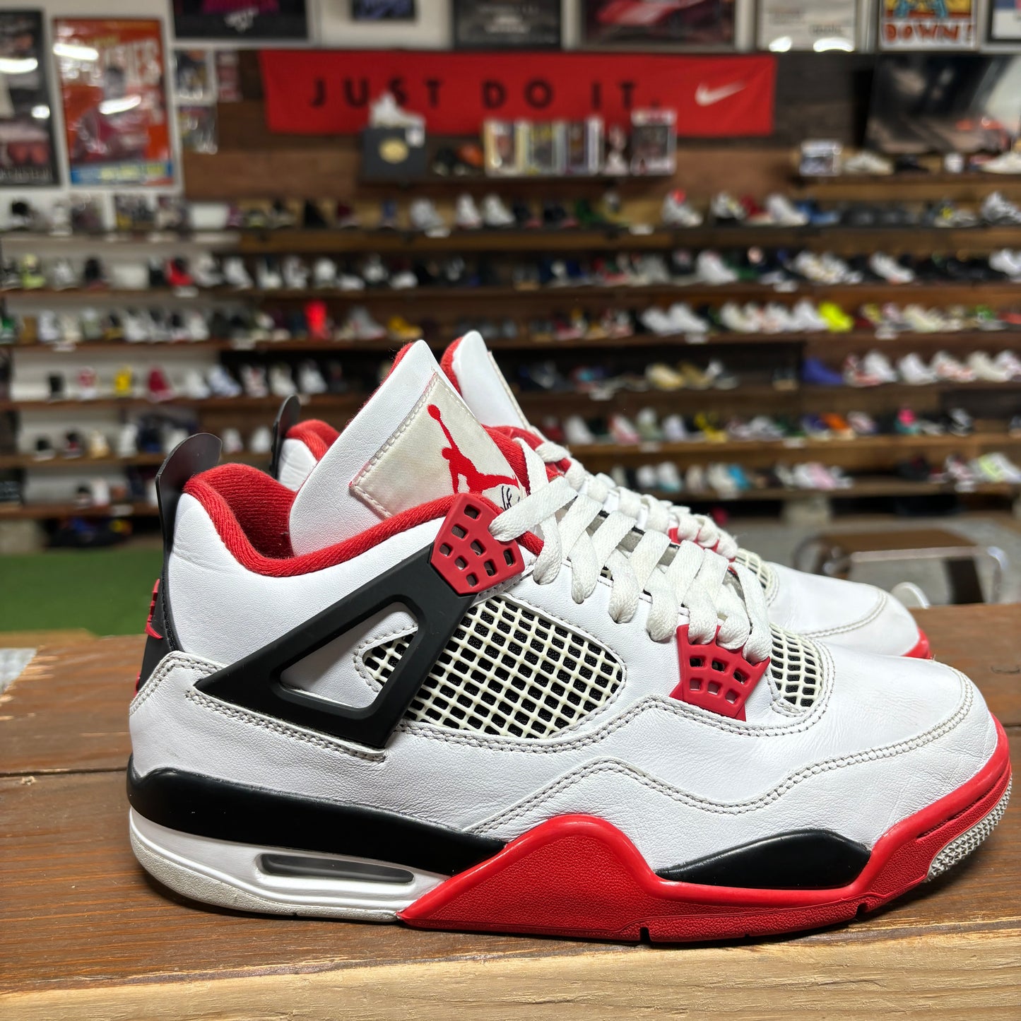 Jordan 4 'Fire Red' Size 8