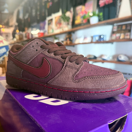 Nike SB Dunk Low 'City of Love Burgundy Crush' Size 6.5
