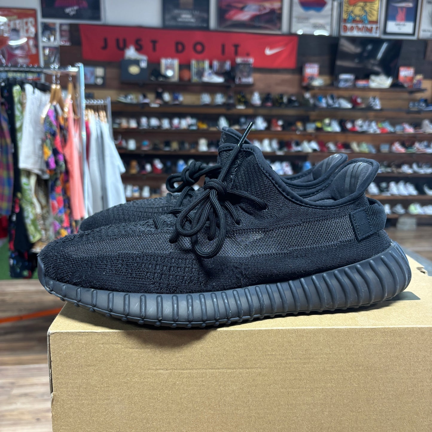 Yeezy 350 v2 'Onyx' Size 12