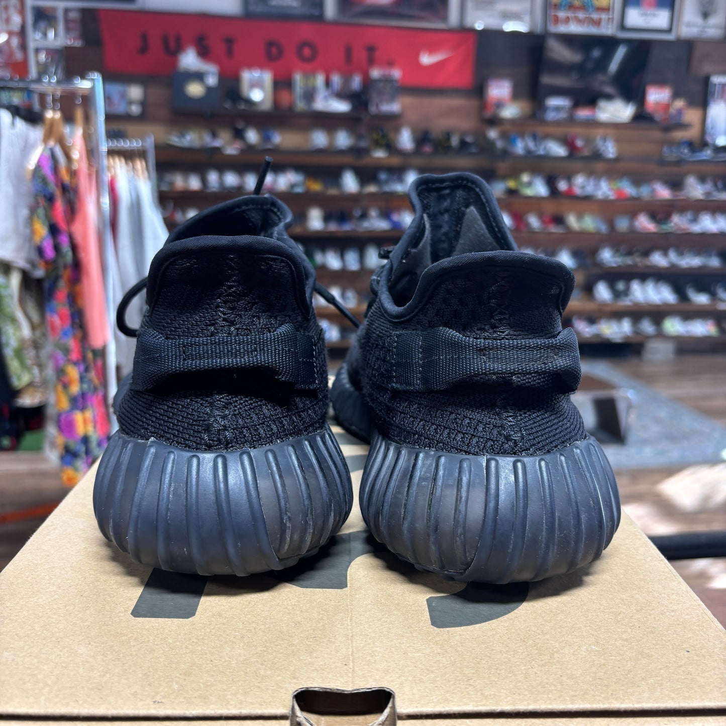 Yeezy 350 v2 'Onyx' Size 12