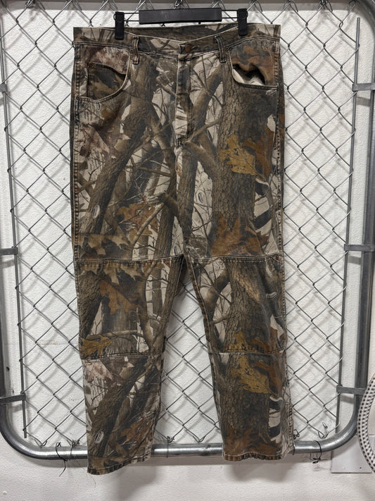 Vintage Wrangler Real Tree Hunting Camo Distressed Pants Size 38x30