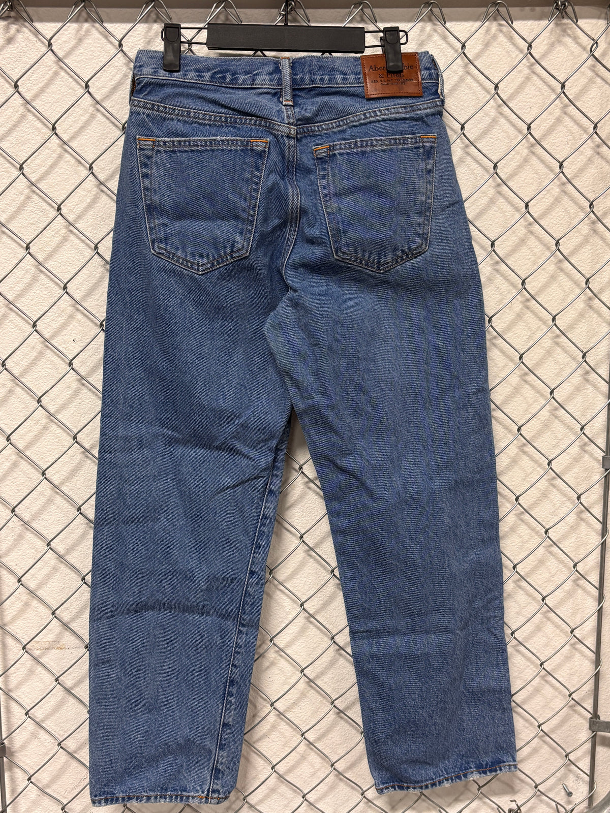 Abercrombie and Fitch Relaxed Straight Rigid Denim Jeans Size 28x28