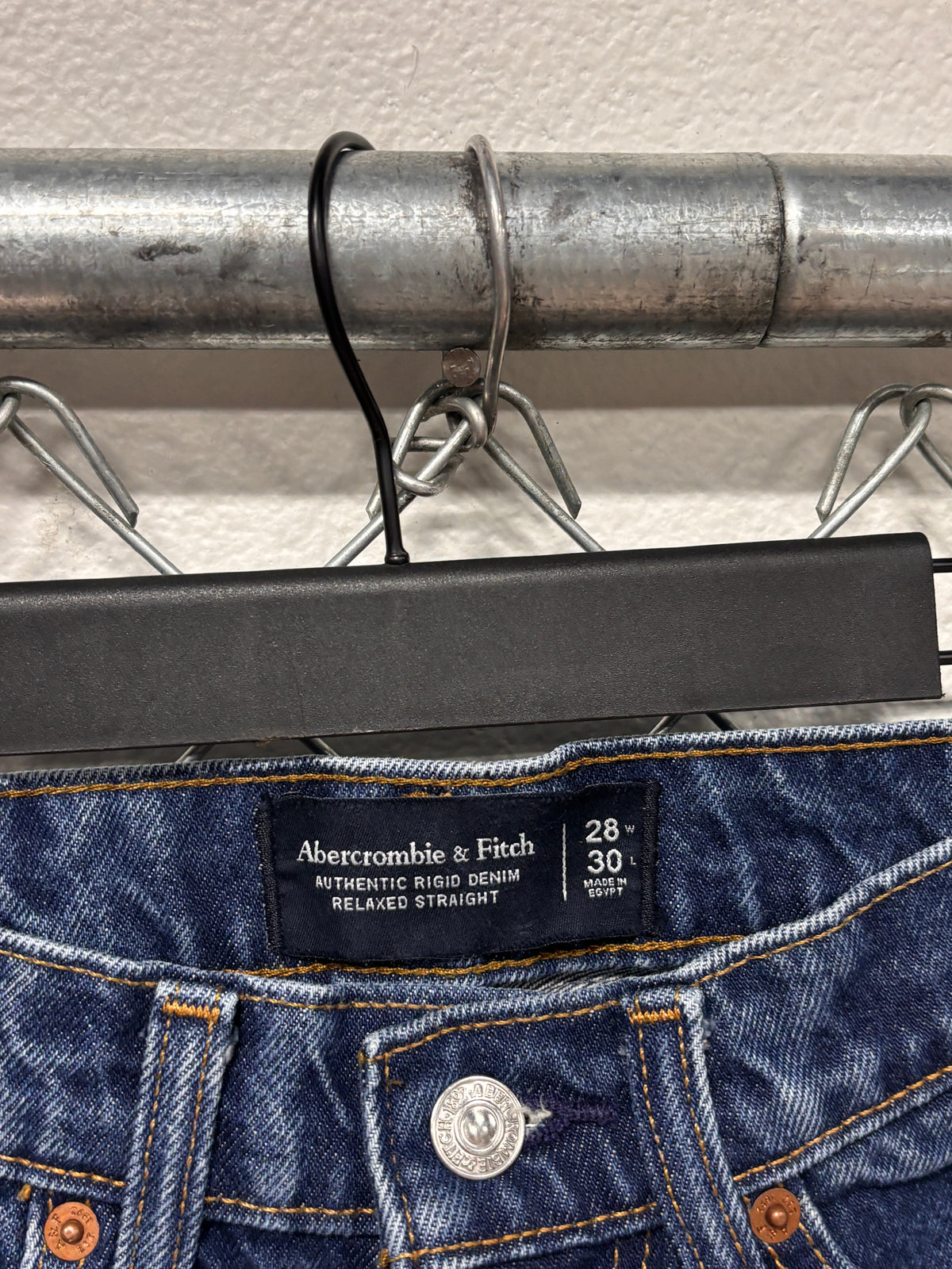 Abercrombie and Fitch Relaxed Straight Rigid Denim Jeans Size 27x28