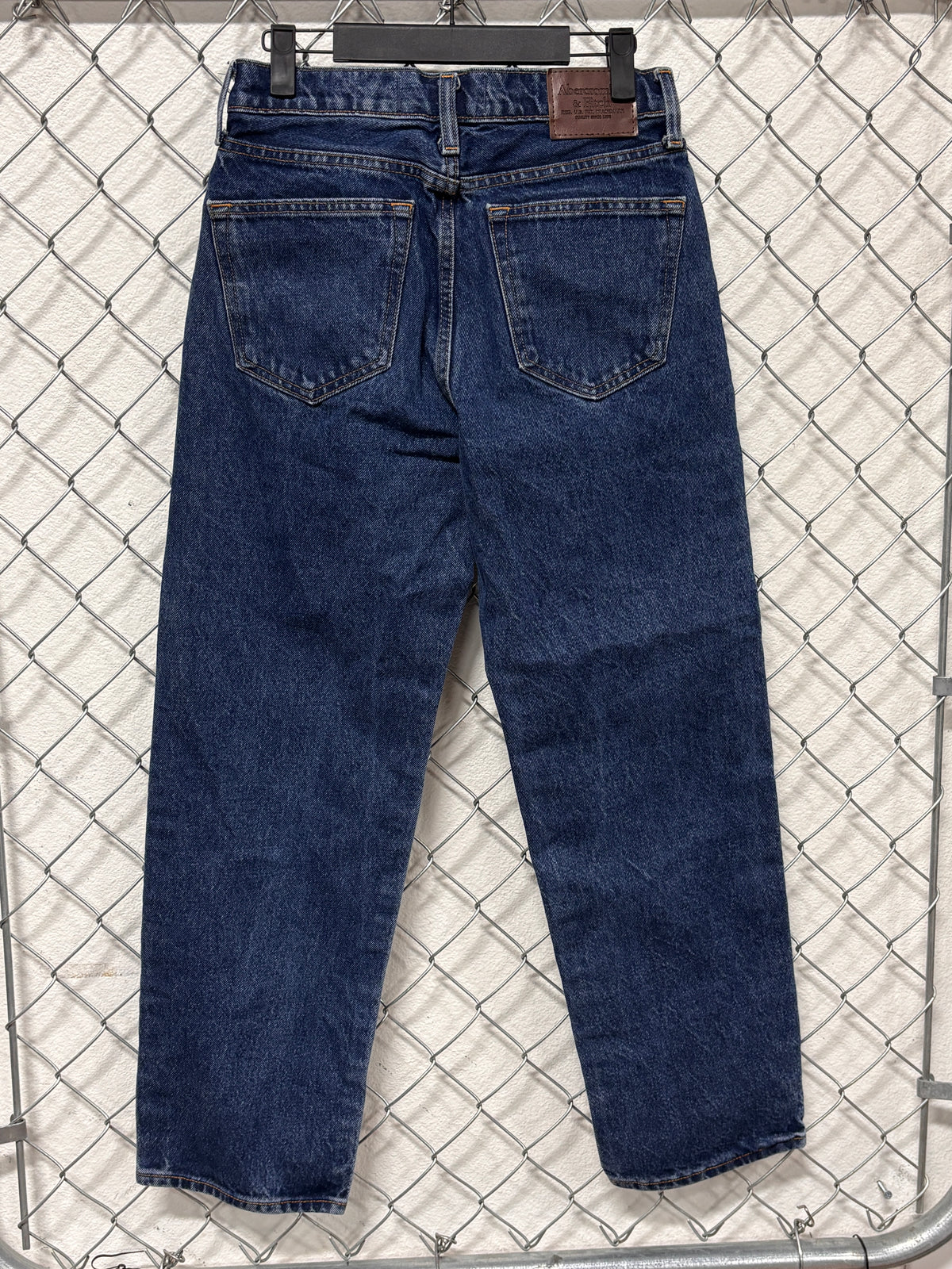 Abercrombie and Fitch Relaxed Straight Rigid Denim Jeans Size 27x28