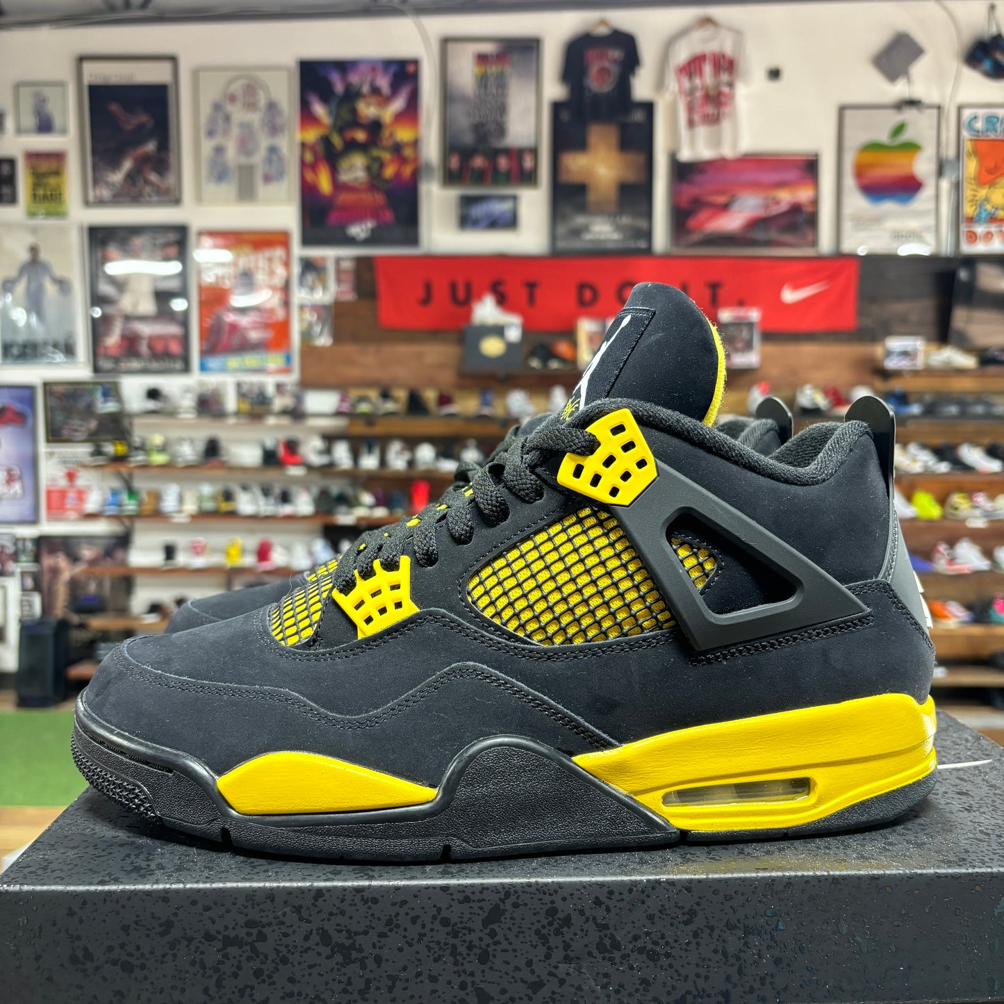 Jordan 4 'Thunder' Size 12