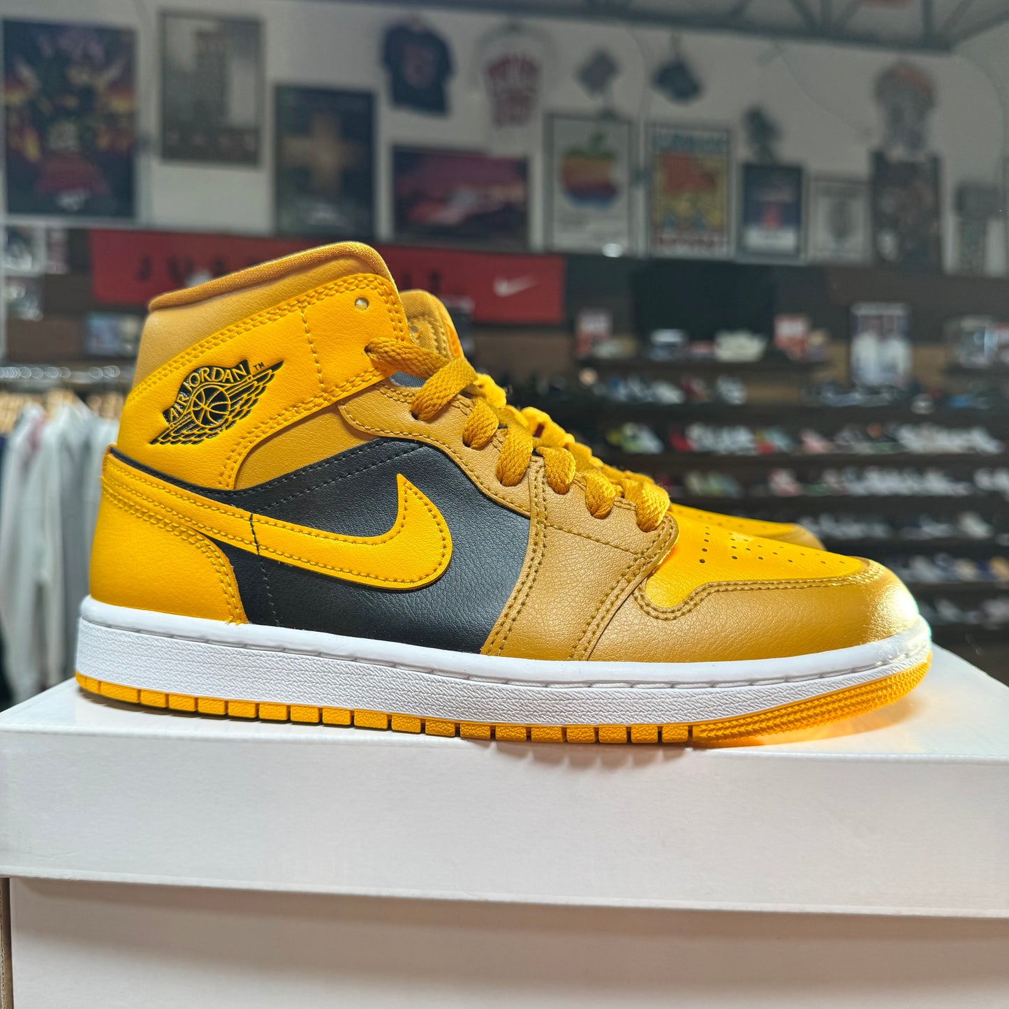 Jordan 1 Mid 'Chutney Taxi' Size 7W