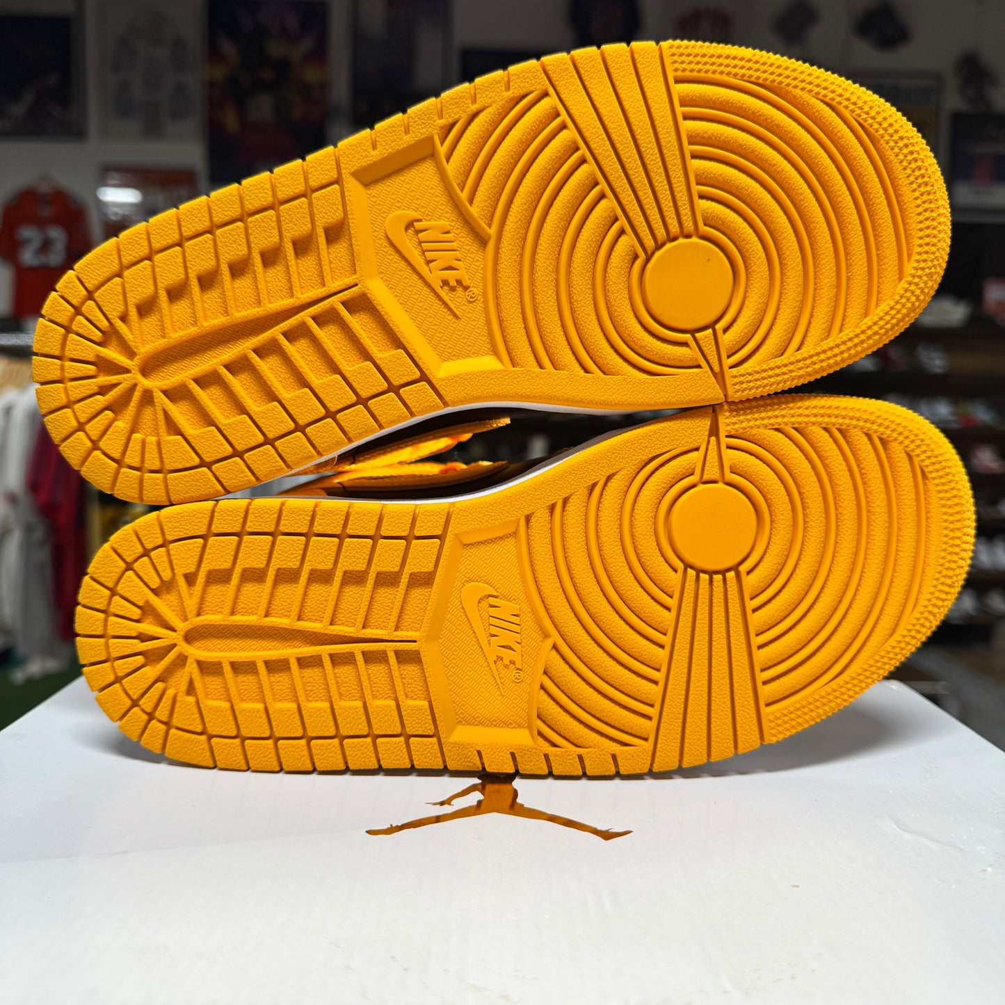 Jordan 1 Mid 'Chutney Taxi' Size 7W