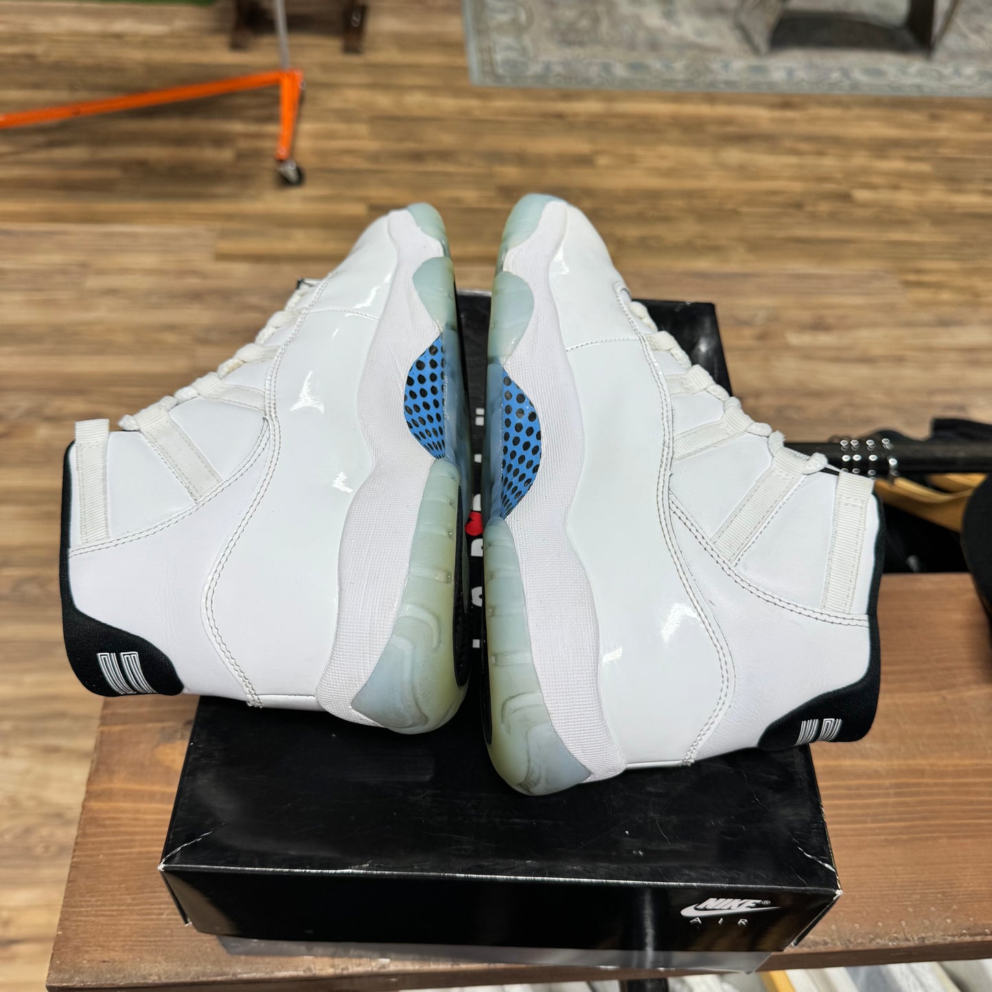 Jordan 11 'Legend Blue' Size 9.5