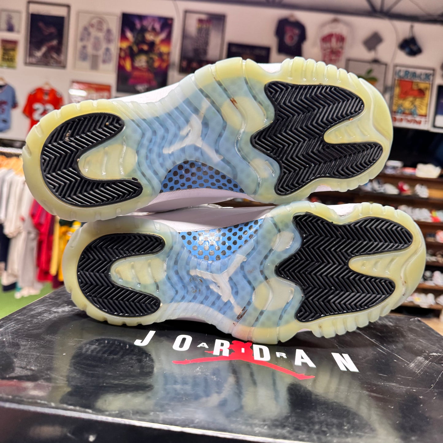Jordan 11 'Legend Blue' Size 9.5