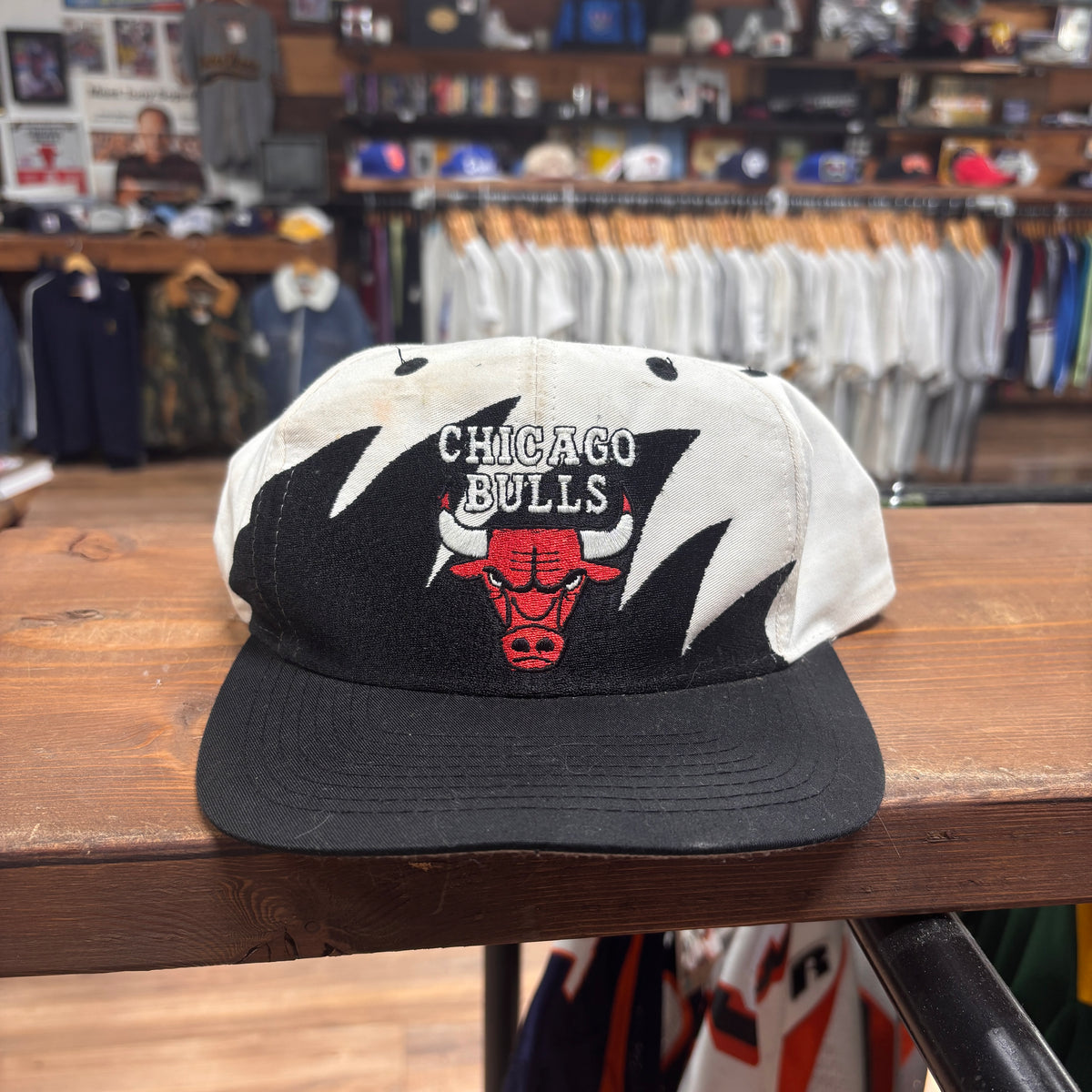 Vintage 90's Logo 7 Chicago Bulls Shark Tooth Snapback Hat