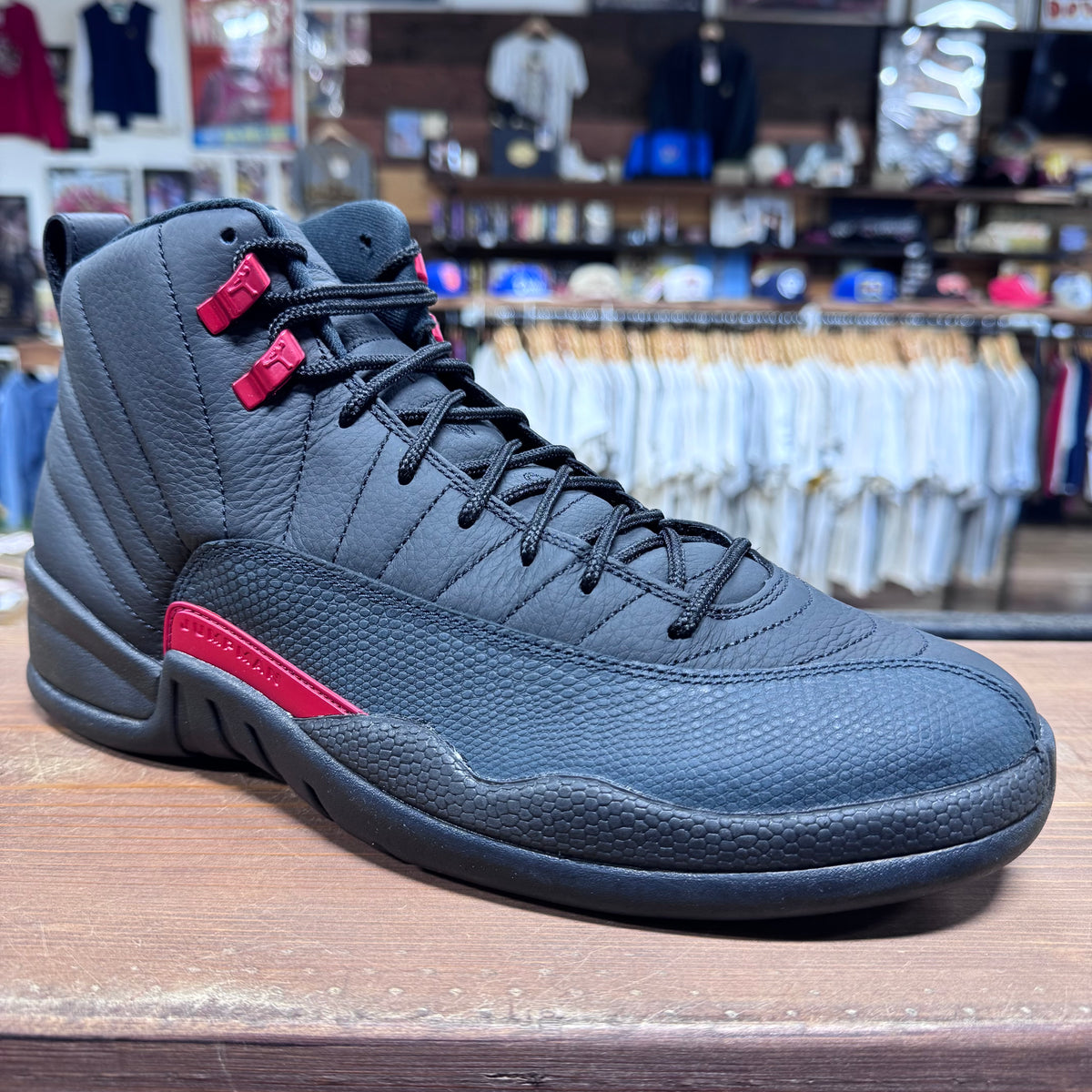 Jordan 12 'Bloodline' Size 11 (DS)