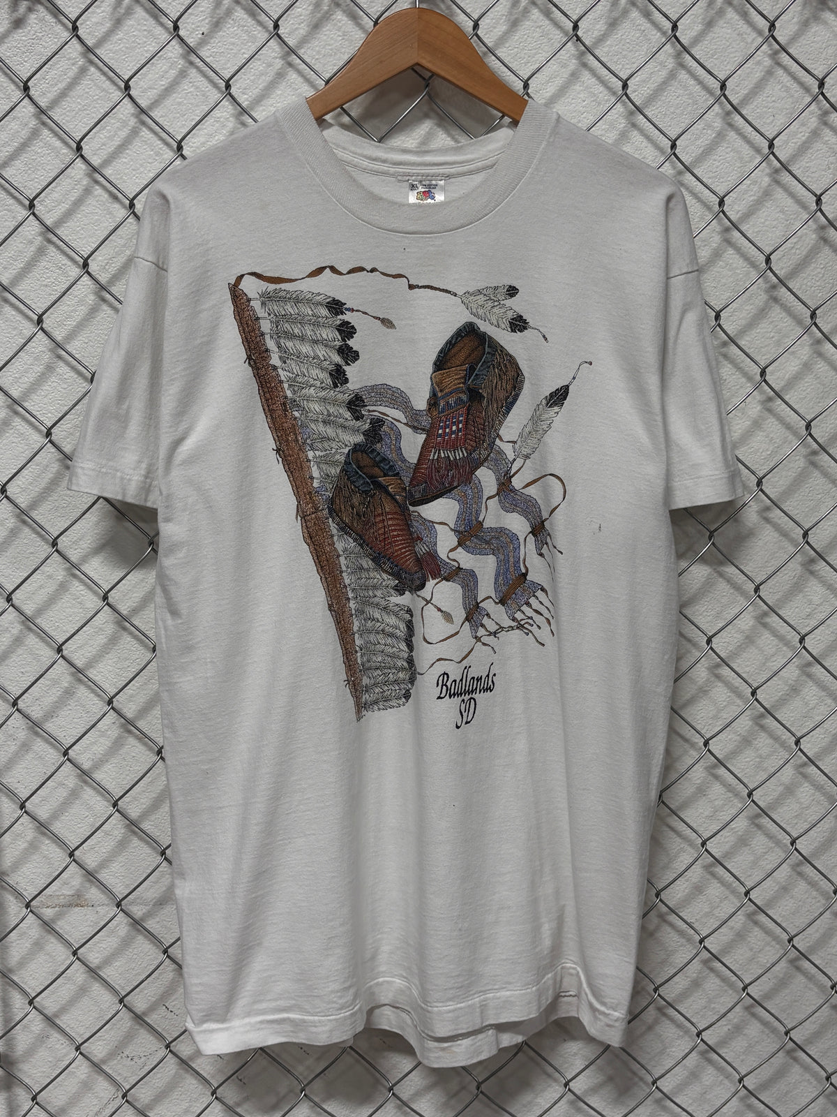 Vintage 90's Badlands South Dakota Native American Moccasin Graphic Tee Size XL