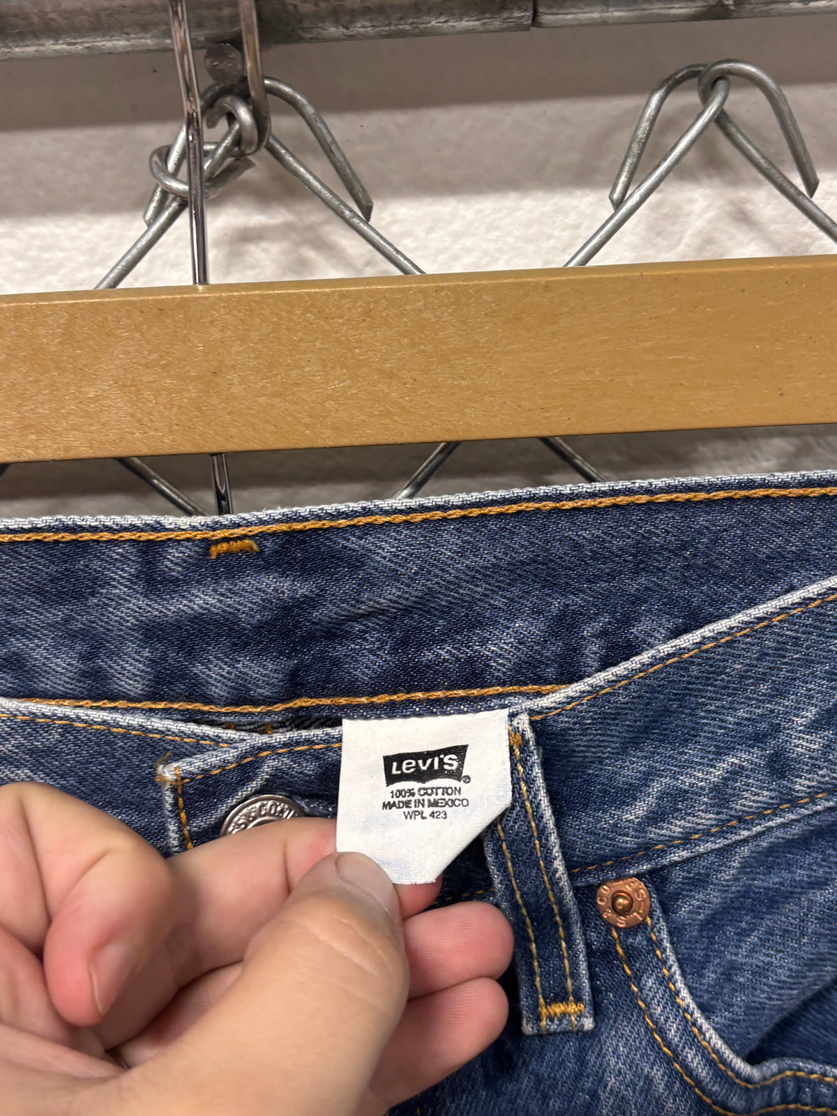 Y2K Levi's 501 Medium Wash Button Fly Denim Jeans Size 29x32