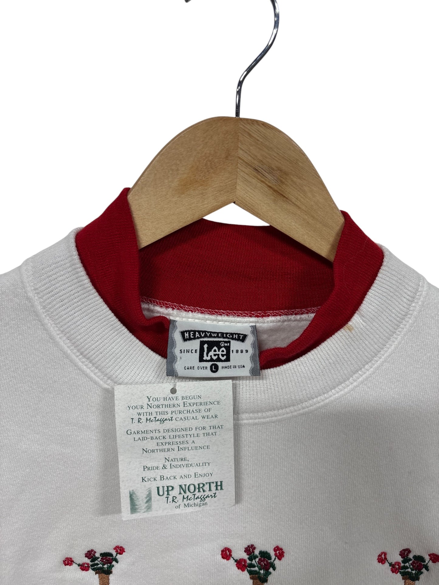 Vintage 90's Munising Michigan Flower Embroidered Sweater Size Large