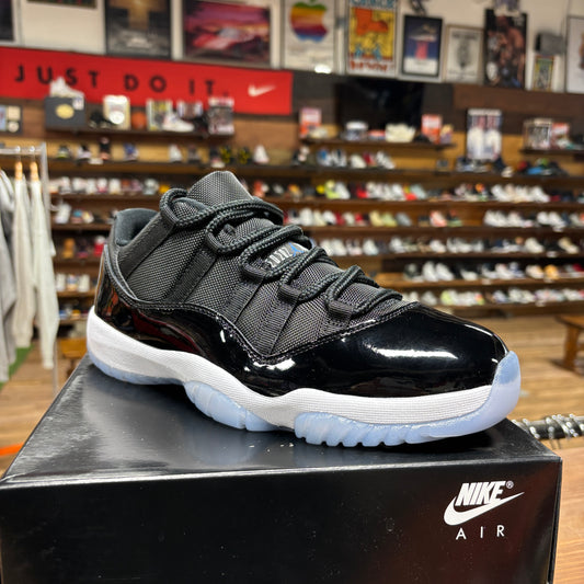 Jordan 11 Low 'Space Jam' Size 8