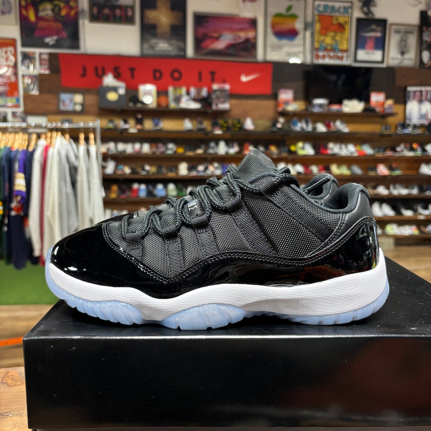 Jordan 11 Low 'Space Jam' Size 8