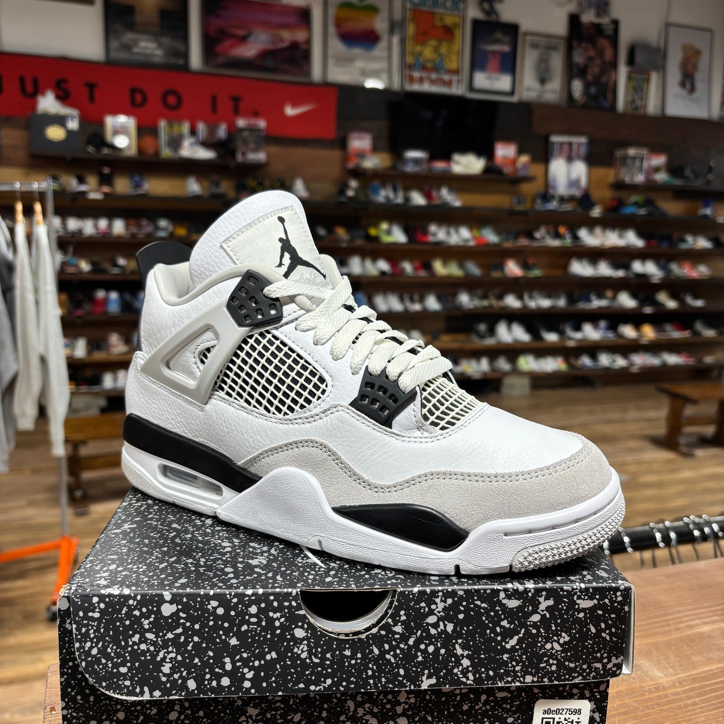 Jordan 4 'Military Black' Size 8