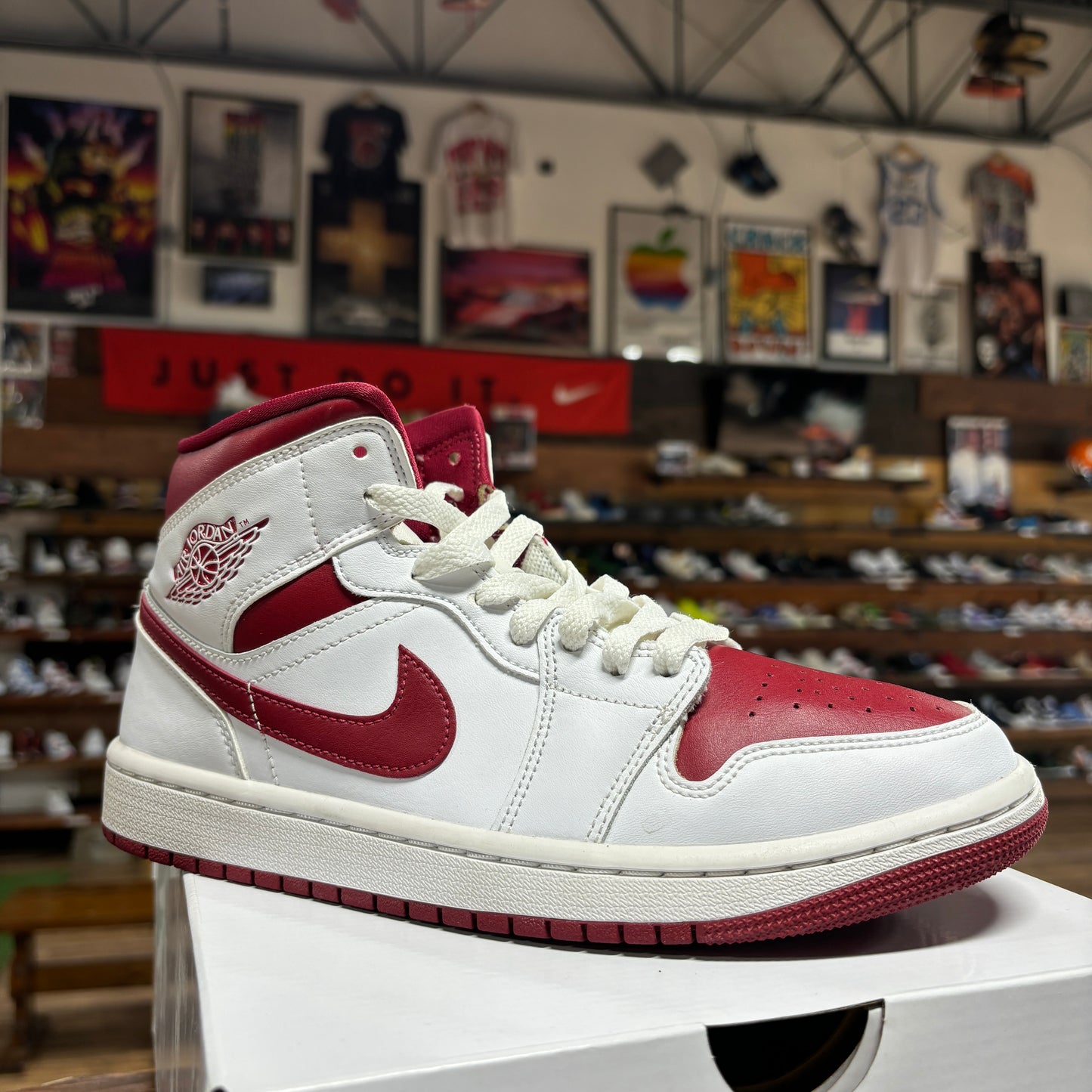 Jordan 1 Mid 'Reverse Chicago' Size 8.5W/7M