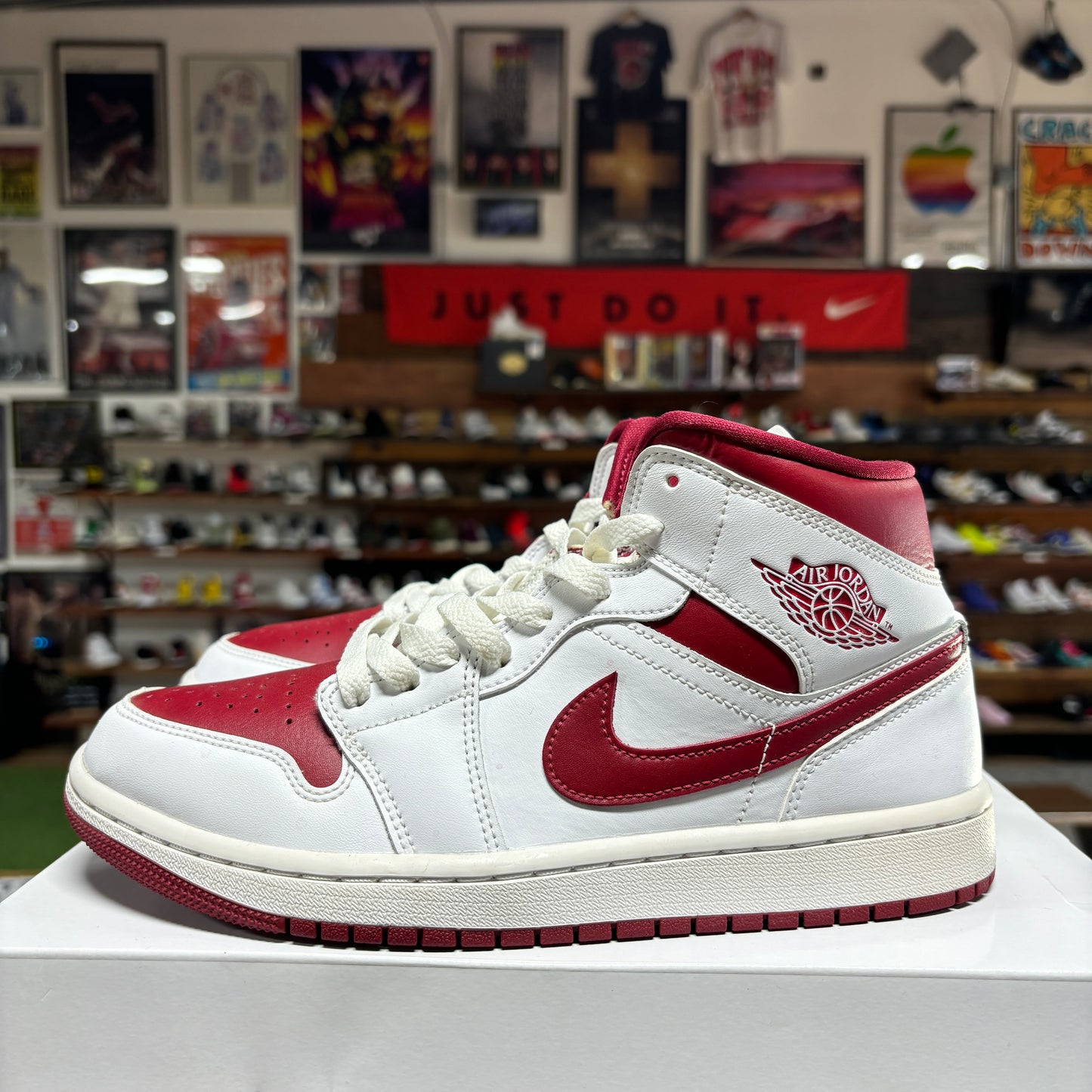 Jordan 1 Mid 'Reverse Chicago' Size 8.5W/7M