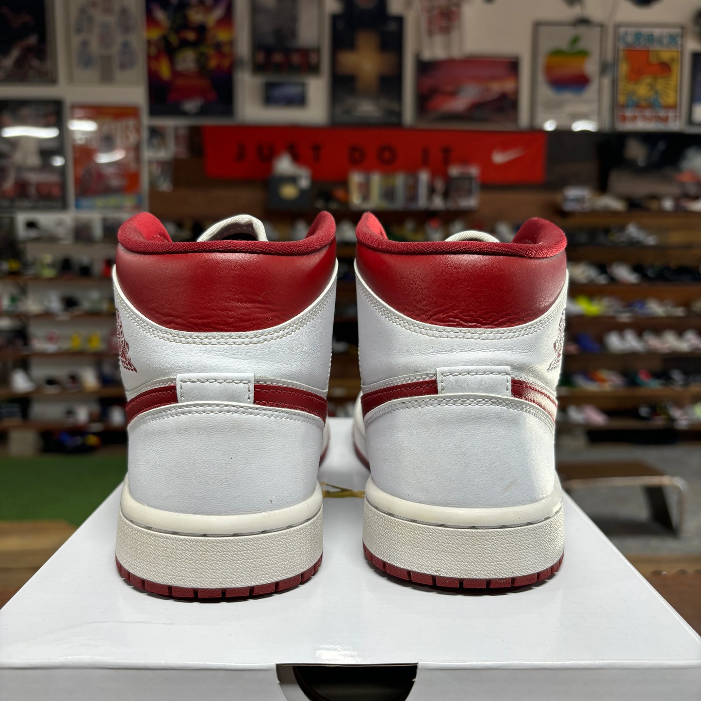 Jordan 1 Mid 'Reverse Chicago' Size 8.5W/7M