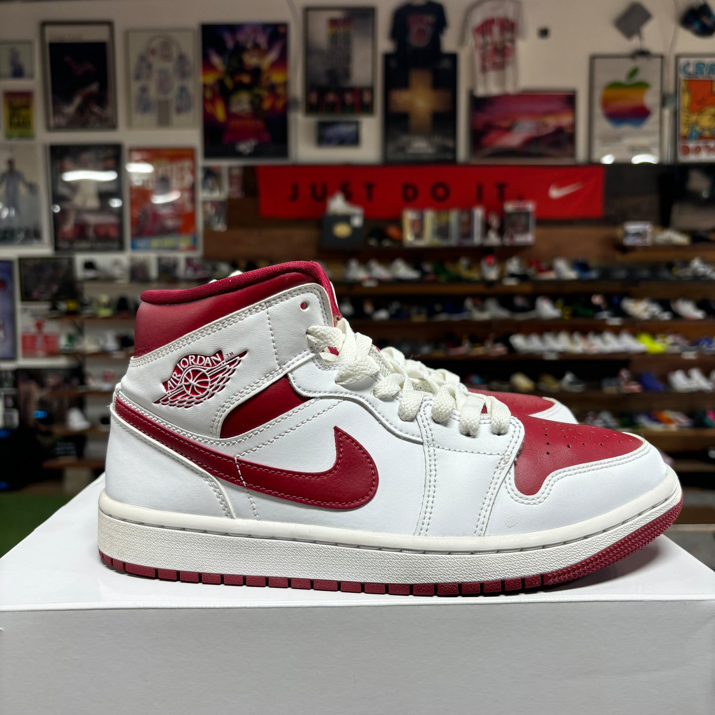 Jordan 1 Mid 'Reverse Chicago' Size 8.5W/7M