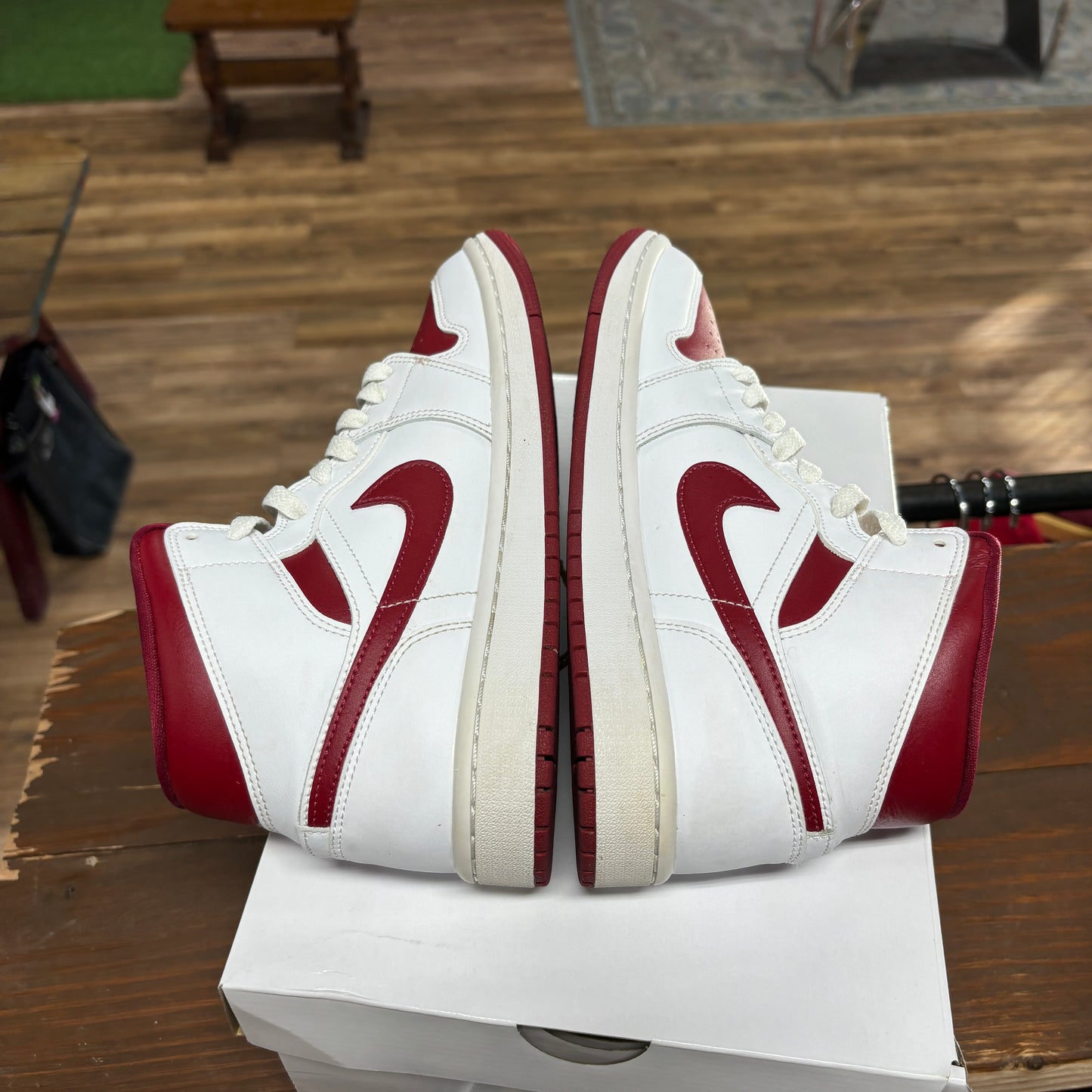 Jordan 1 Mid 'Reverse Chicago' Size 8.5W/7M