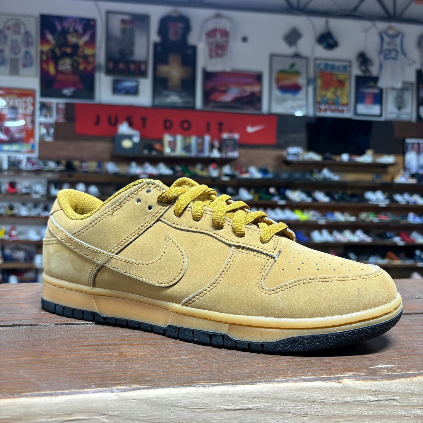 Nike Dunk Low 'Wheat Gum' Size 11