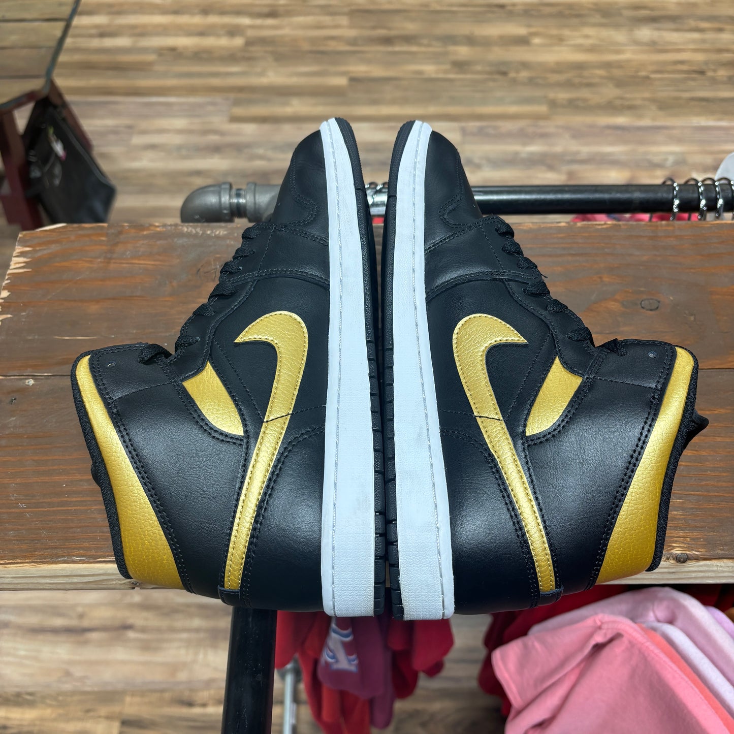 Jordan 1 Mid 'Black Metallic Gold' Size 11