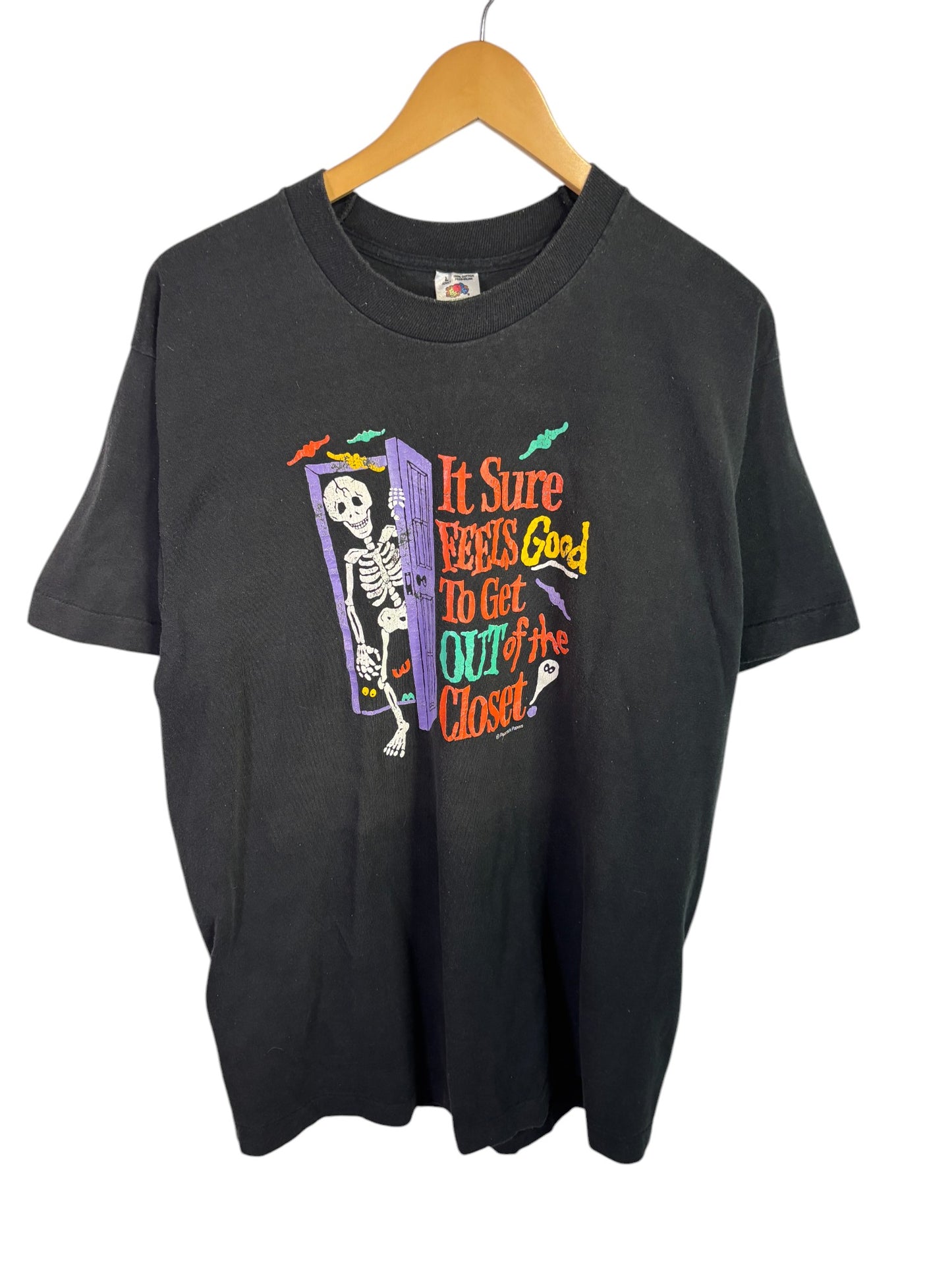 Vintage 90's Skeleton Out of the Closet Halloween Graphic Tee Size Large