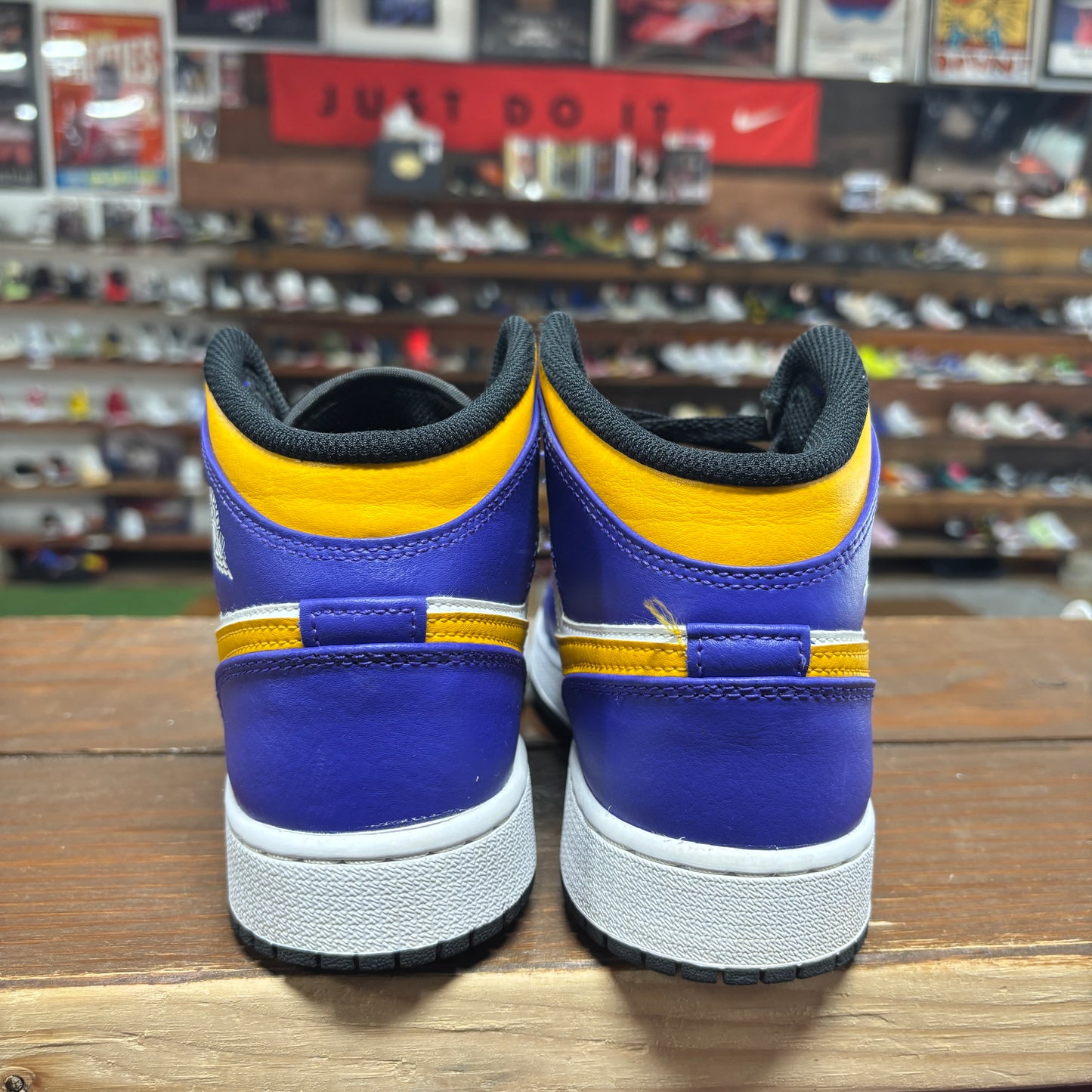 Jordan 1 Mid 'Lakers' Size 5.5Y