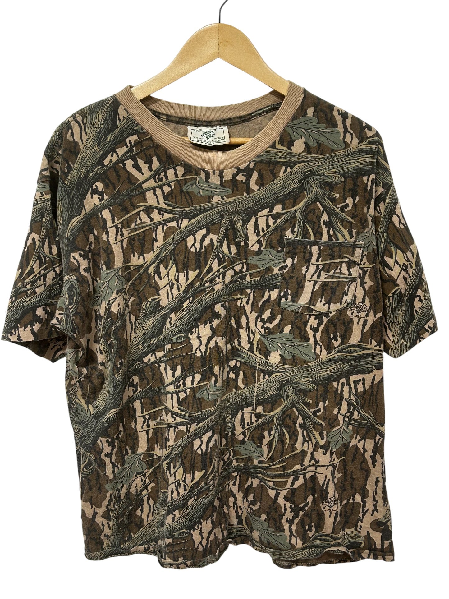 Vintage 90's Hunting Woodland Camo Pocket Tee Size Large